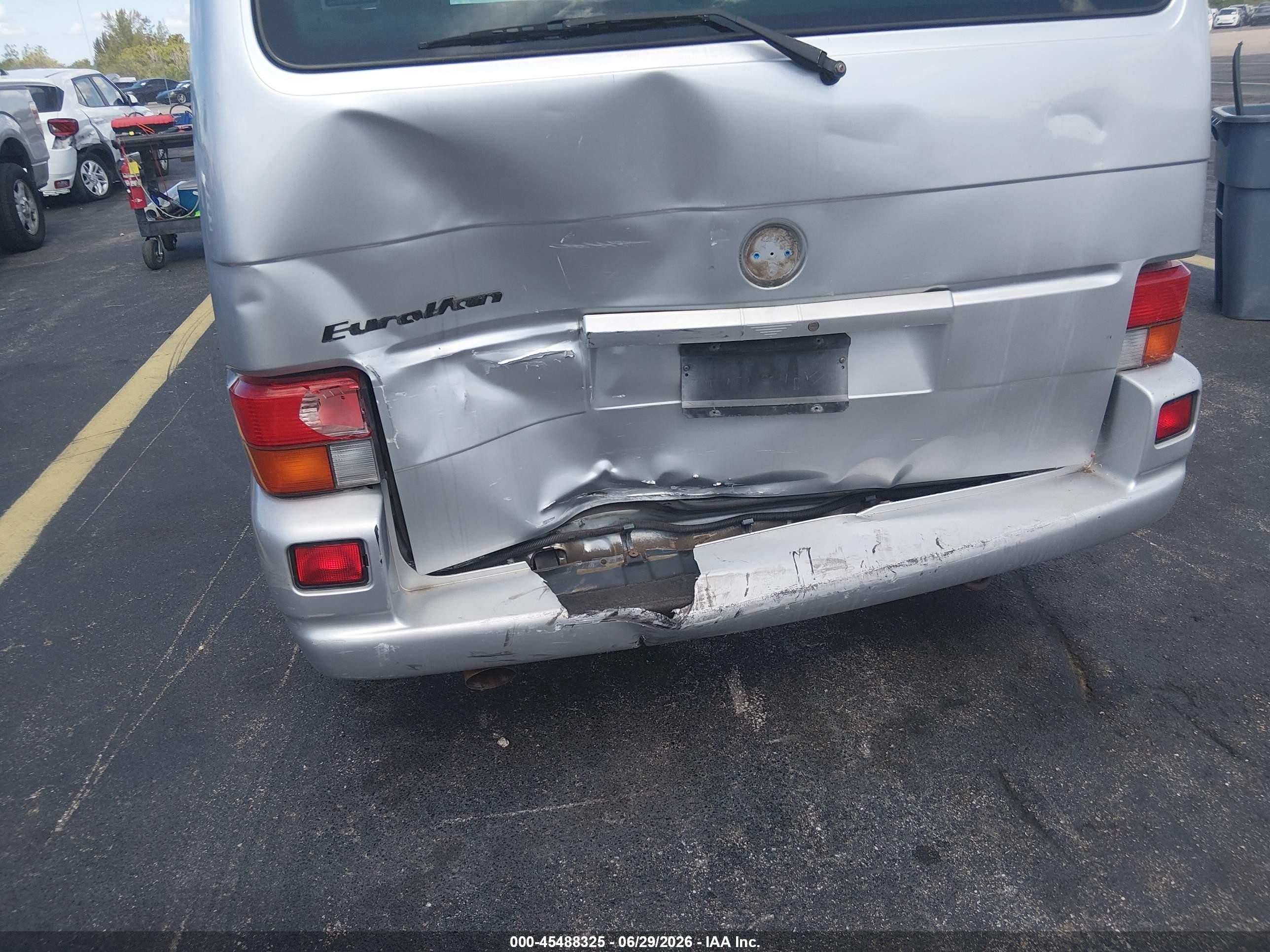 2002 Volkswagen Eurovan Mv Серебряный vin: WV2MB47042H092339