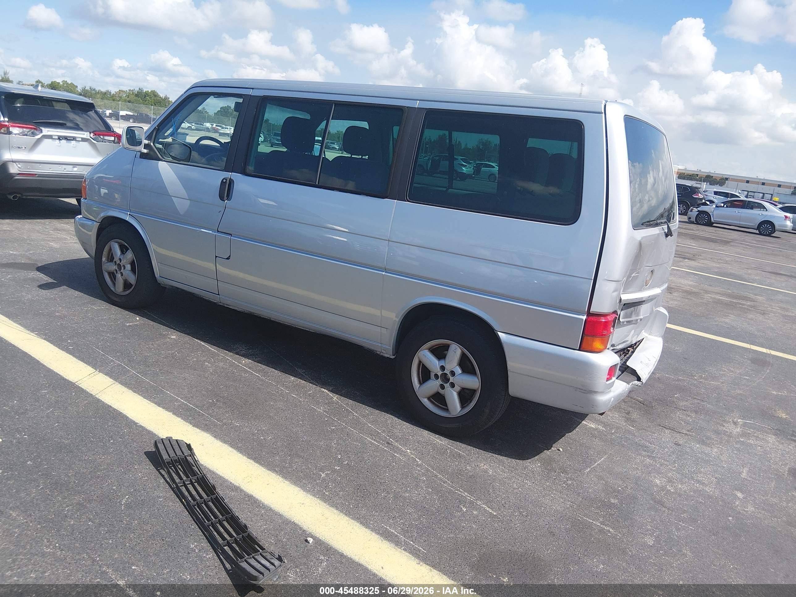 2002 Volkswagen Eurovan Mv Серебряный vin: WV2MB47042H092339