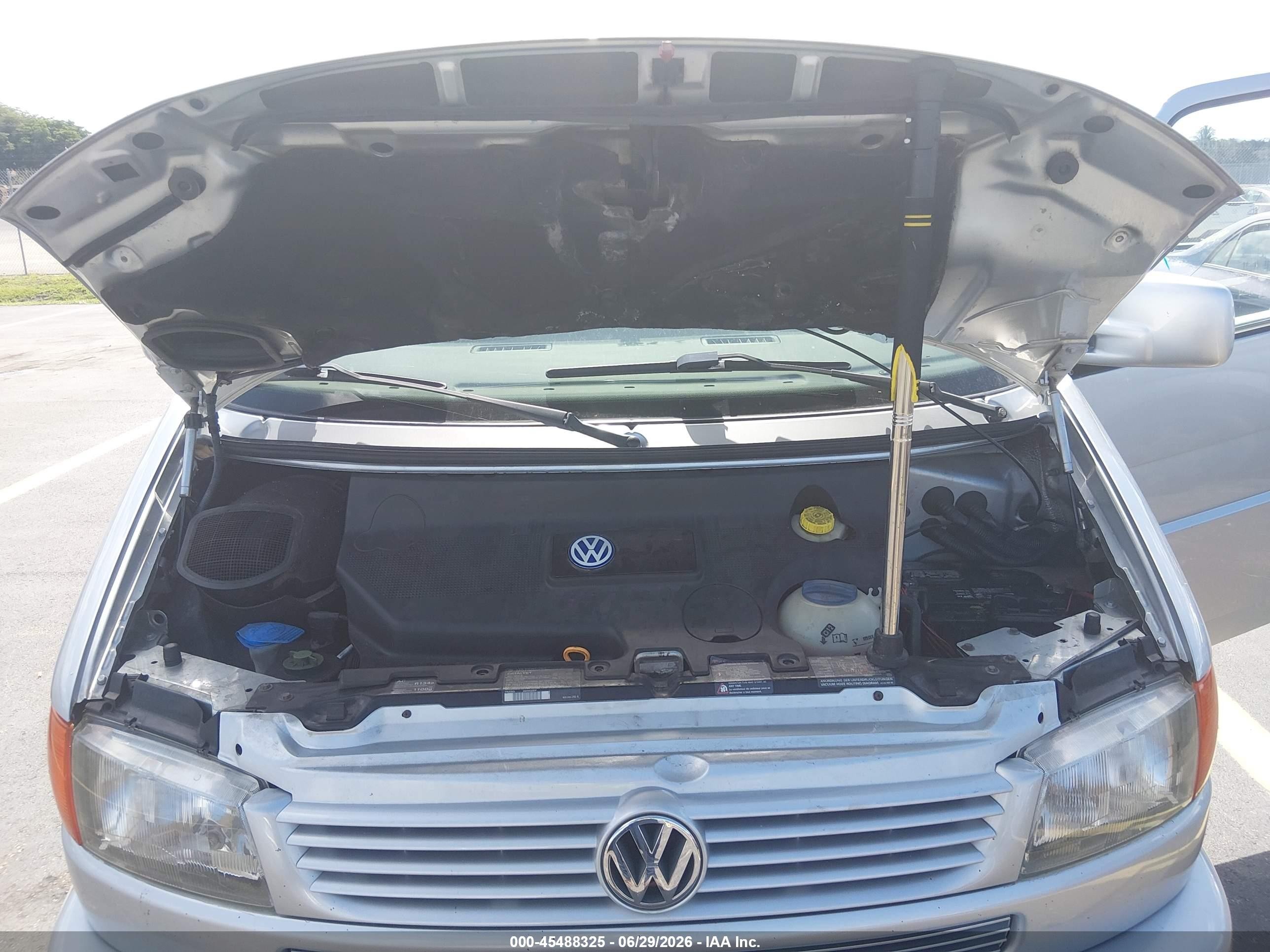 2002 Volkswagen Eurovan Mv Серебряный vin: WV2MB47042H092339