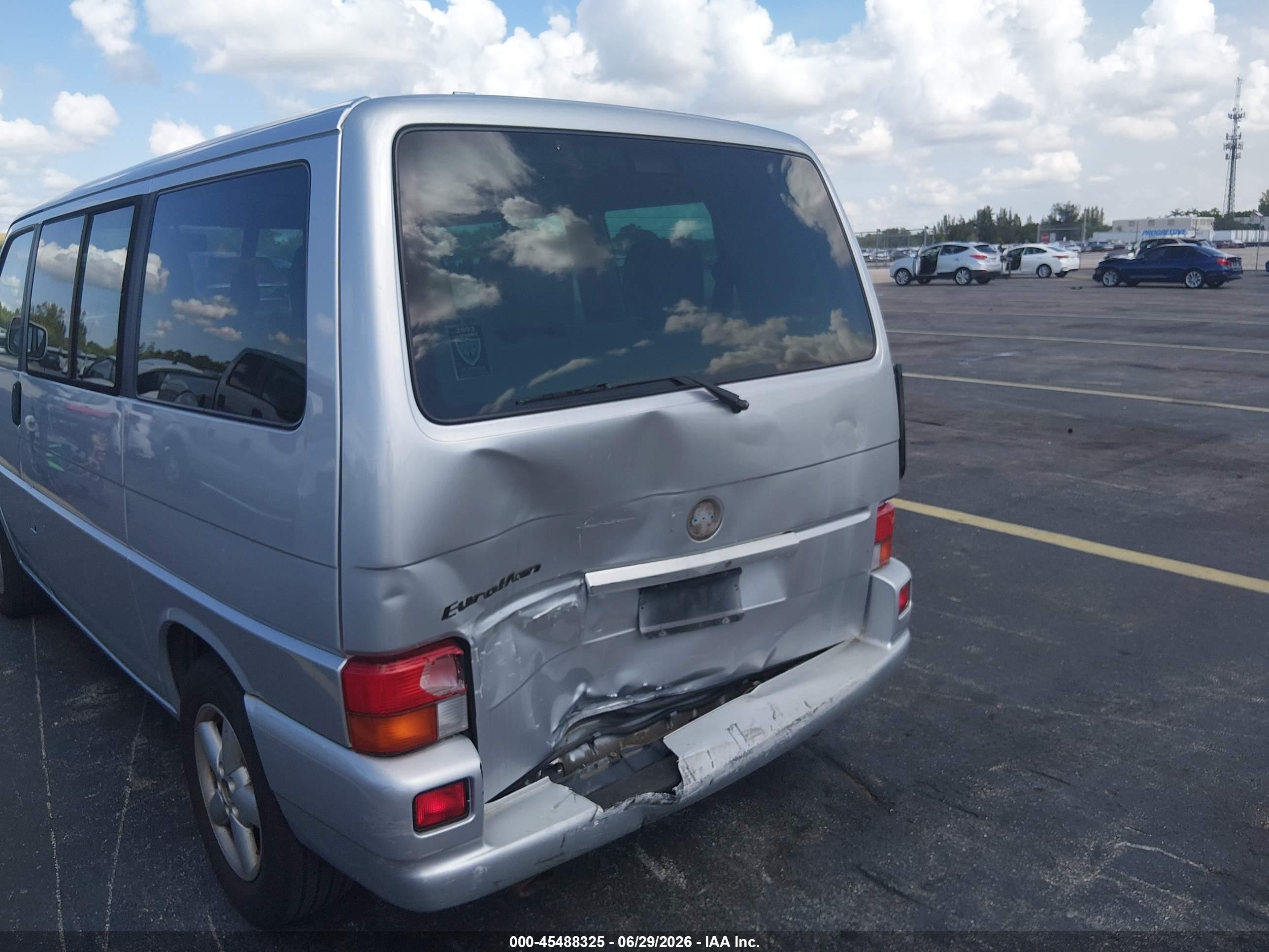 2002 Volkswagen Eurovan Mv Серебряный vin: WV2MB47042H092339