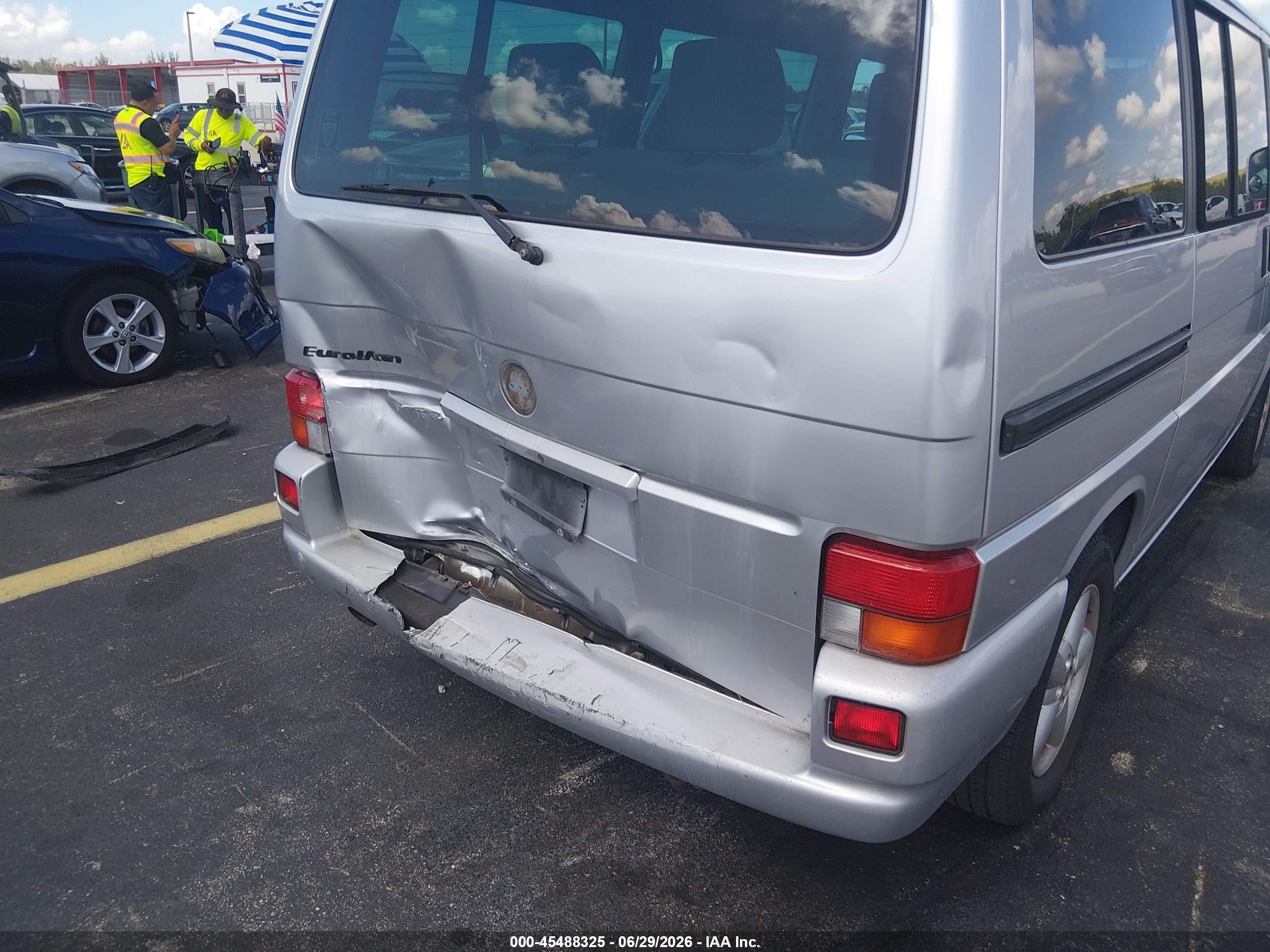 2002 Volkswagen Eurovan Mv Серебряный vin: WV2MB47042H092339