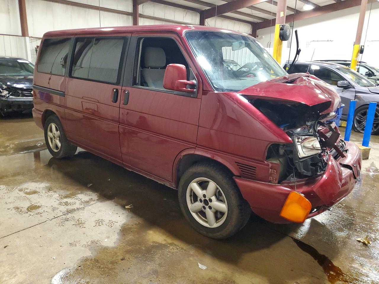 2003 Volkswagen Eurovan Mv Maroon vin: WV2MB47043H025192