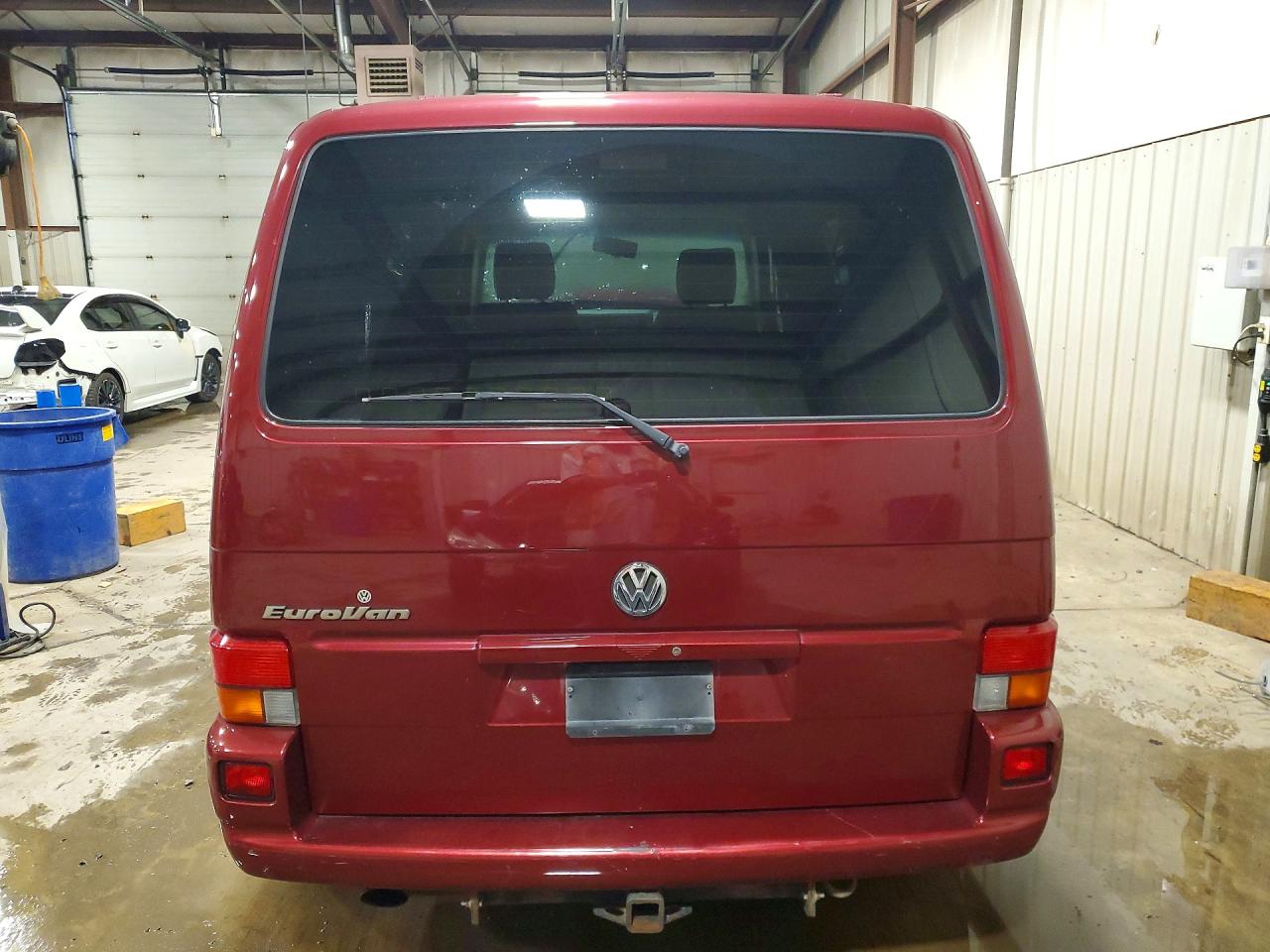 2003 Volkswagen Eurovan Mv Maroon vin: WV2MB47043H025192