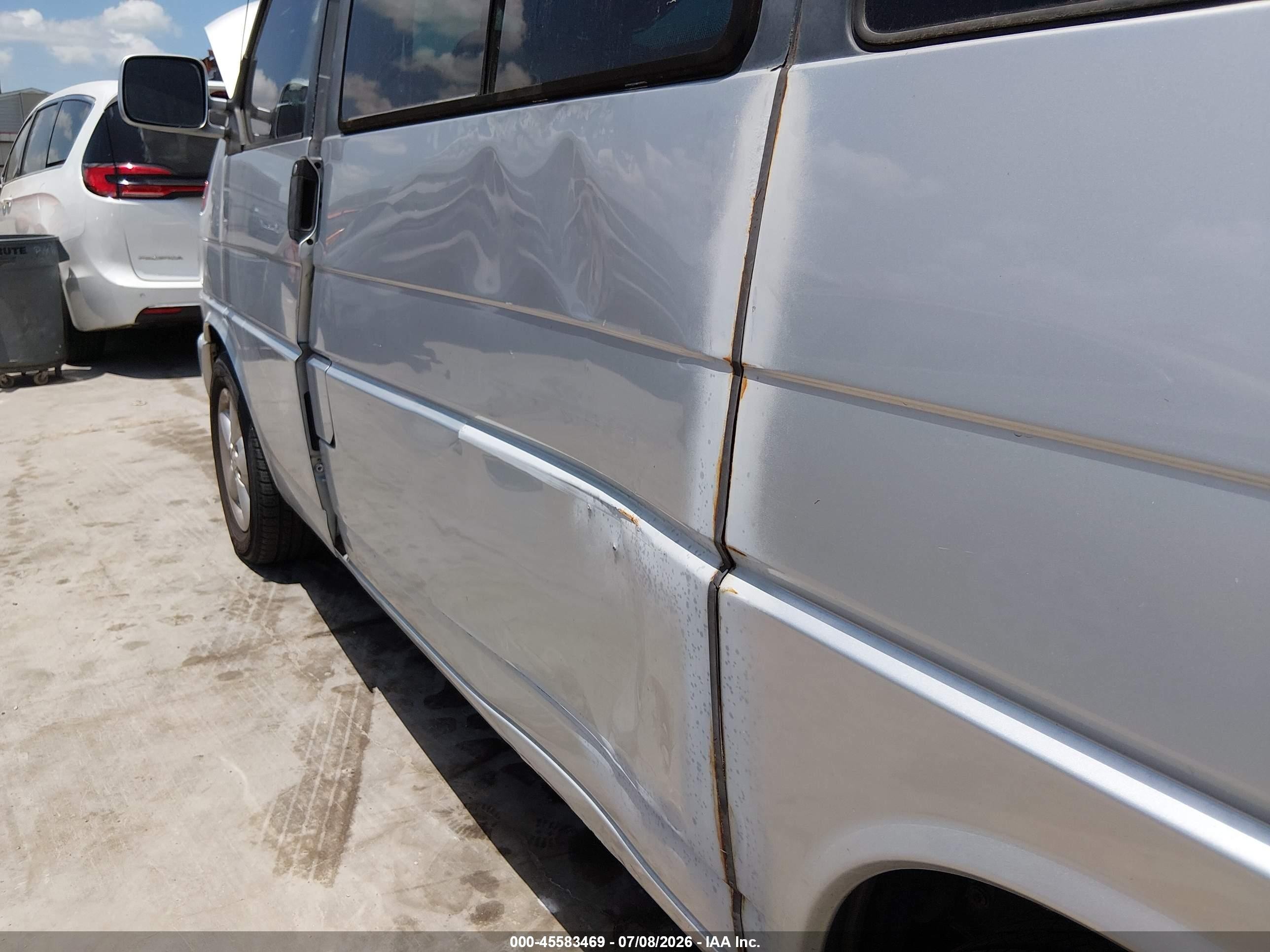 2003 Volkswagen Eurovan Mv Silver vin: WV2MB47063H012444