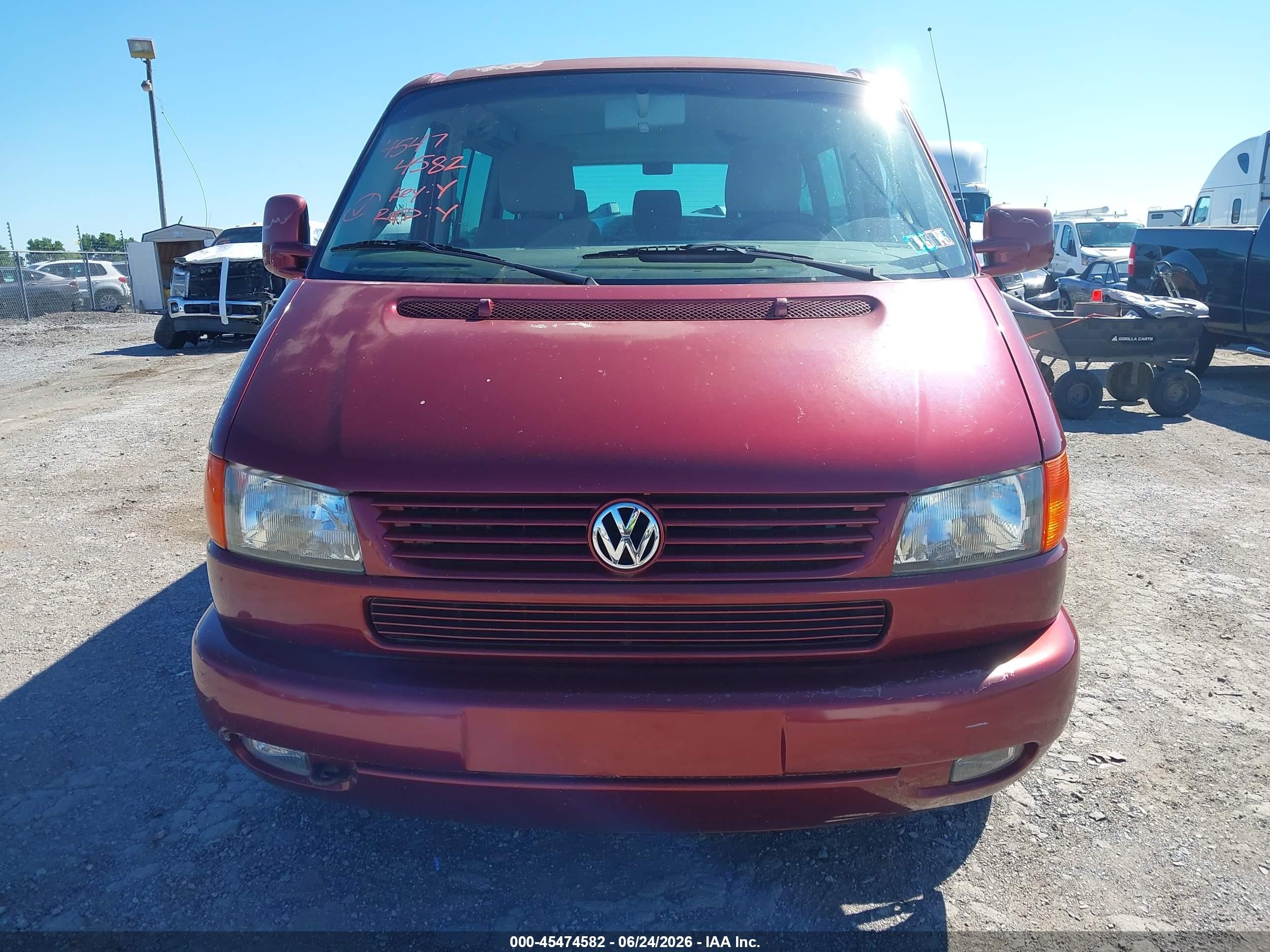 2003 Volkswagen Eurovan Mv Maroon vin: WV2MB47063H025064