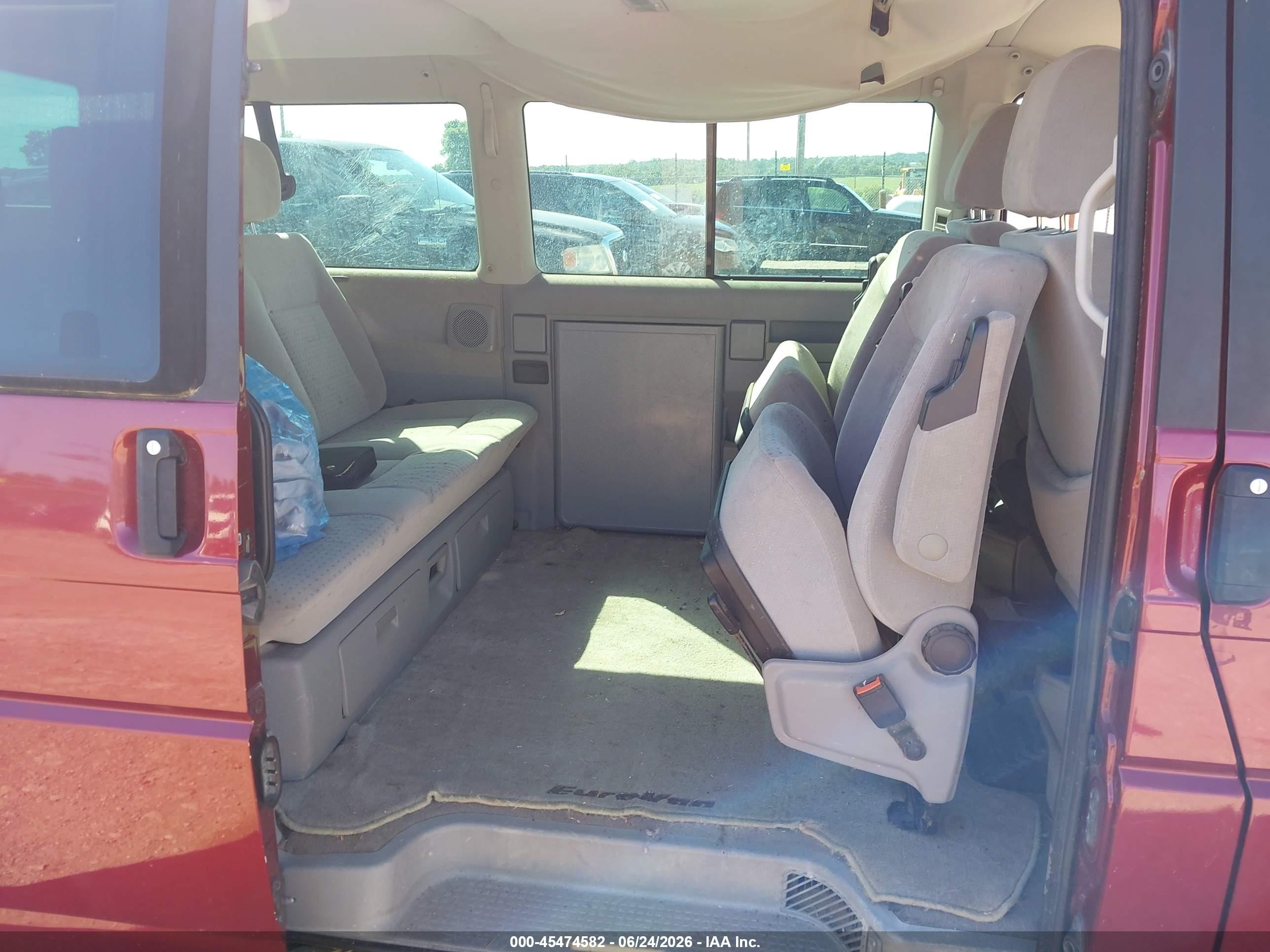 2003 Volkswagen Eurovan Mv Maroon vin: WV2MB47063H025064