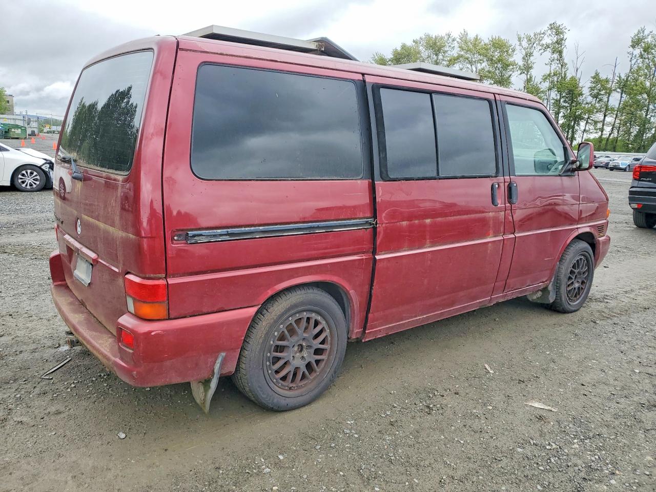 2003 Volkswagen Eurovan Mv Maroon vin: WV2MB470X3H034933