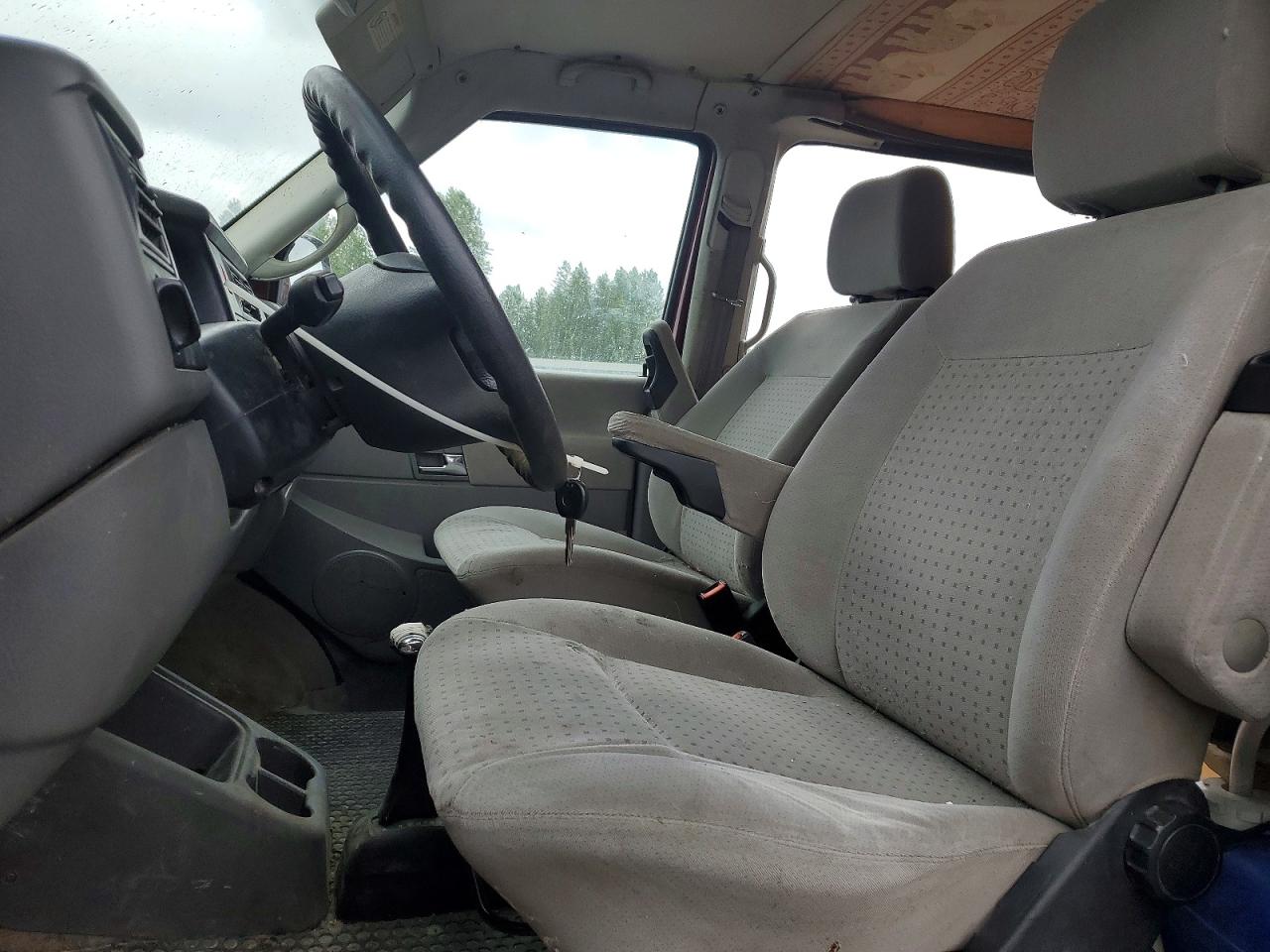 2003 Volkswagen Eurovan Mv Maroon vin: WV2MB470X3H034933