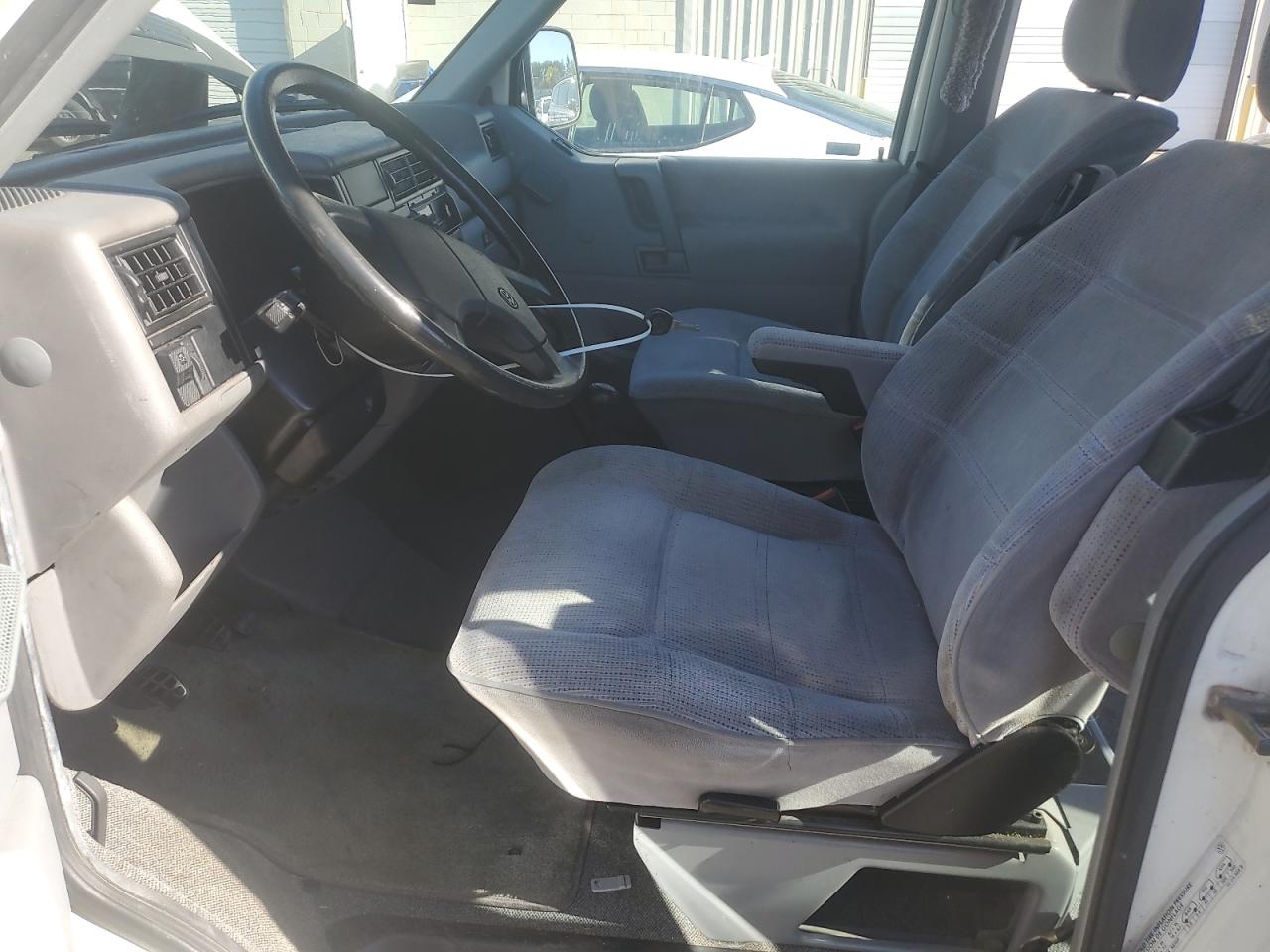 1993 Volkswagen Eurovan Mv Кремовый vin: WV2MC0701PH015733