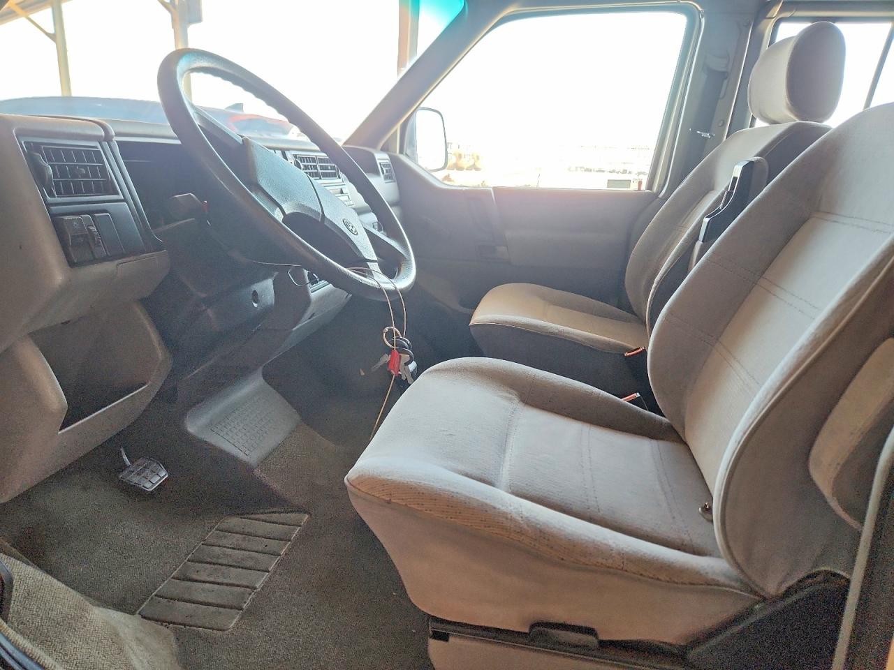 1993 Volkswagen Eurovan Mv White vin: WV2MC0701PH070974