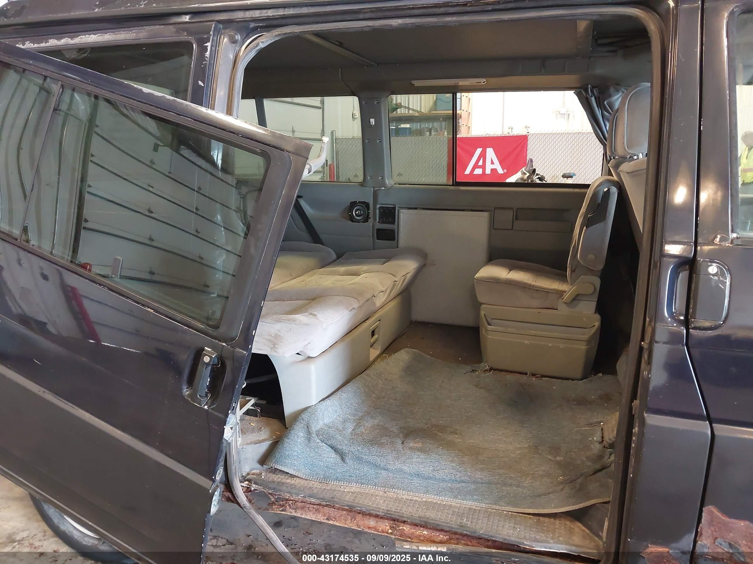 1993 Volkswagen Eurovan Mv Black vin: WV2MC0702PH043668