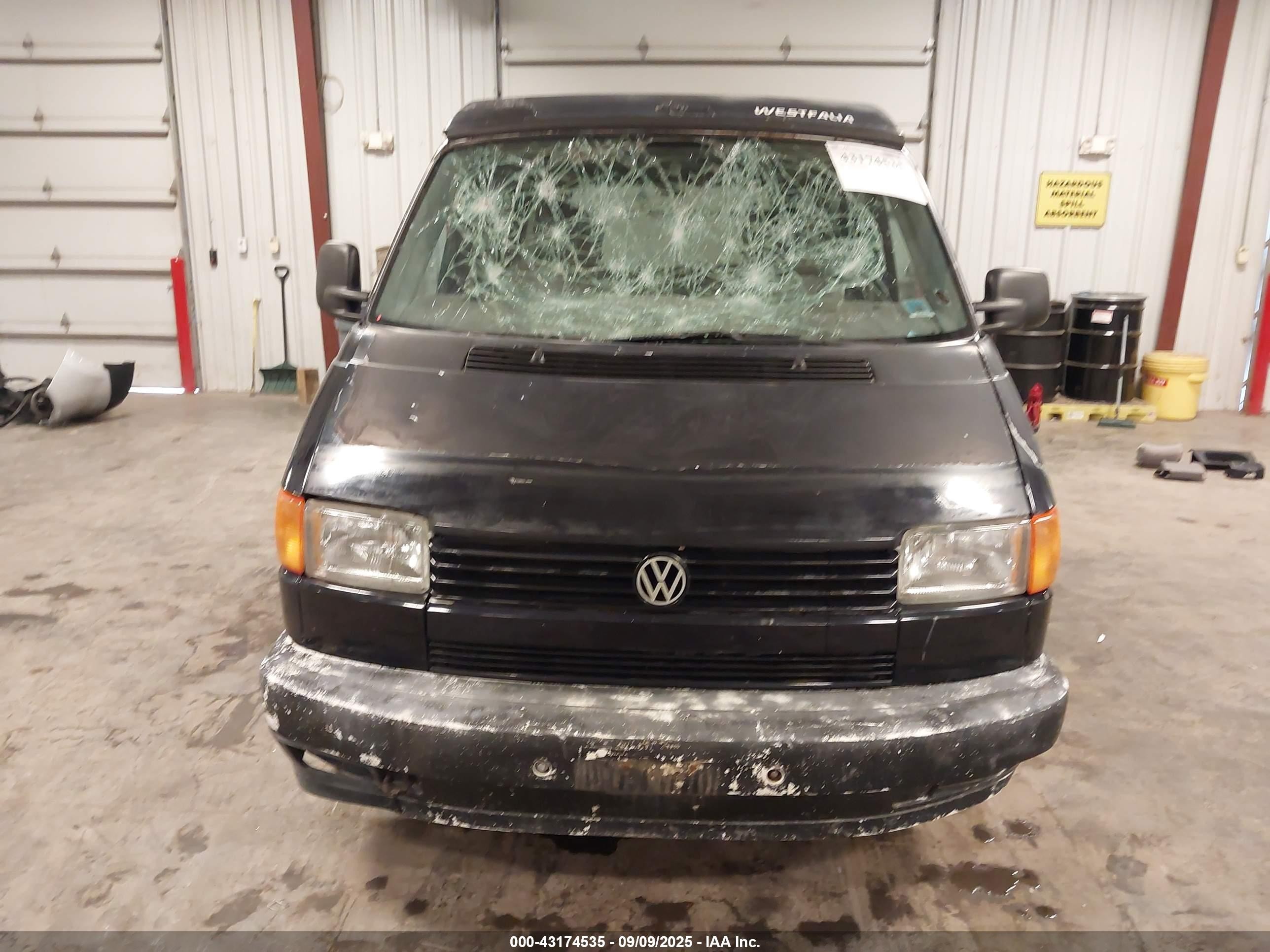 1993 Volkswagen Eurovan Mv Black vin: WV2MC0702PH043668