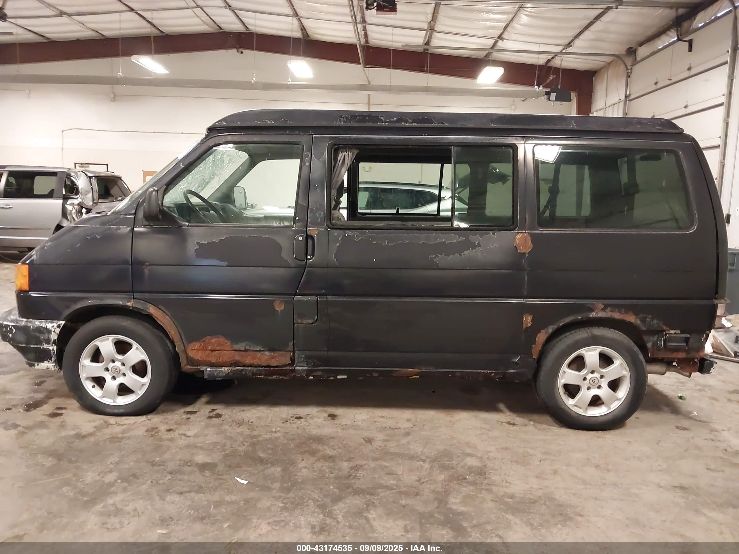 1993 Volkswagen Eurovan Mv Black vin: WV2MC0702PH043668