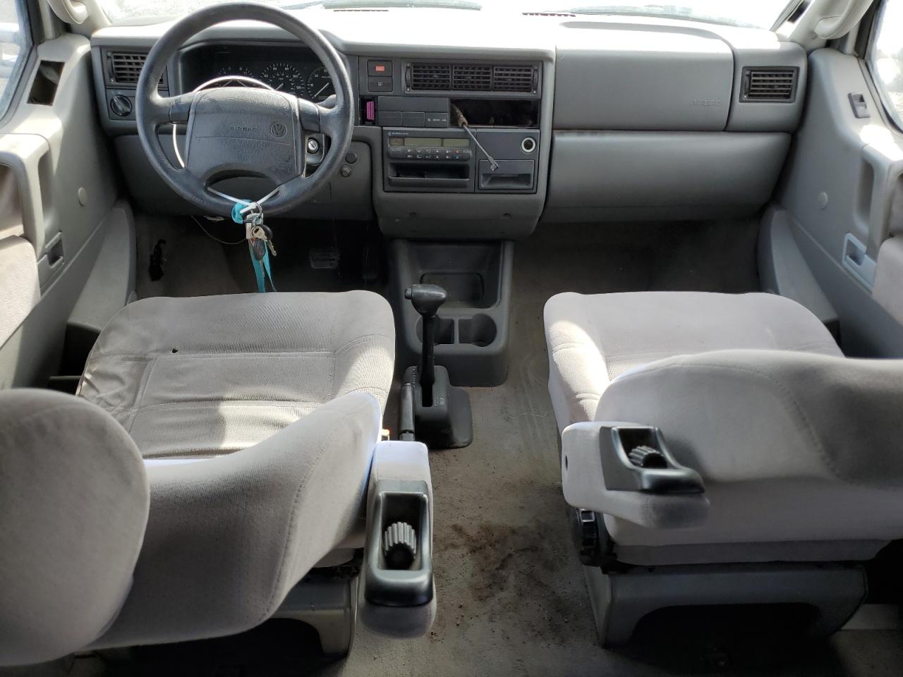 1999 Volkswagen Eurovan Mv Silver vin: WV2MH2702XH018024