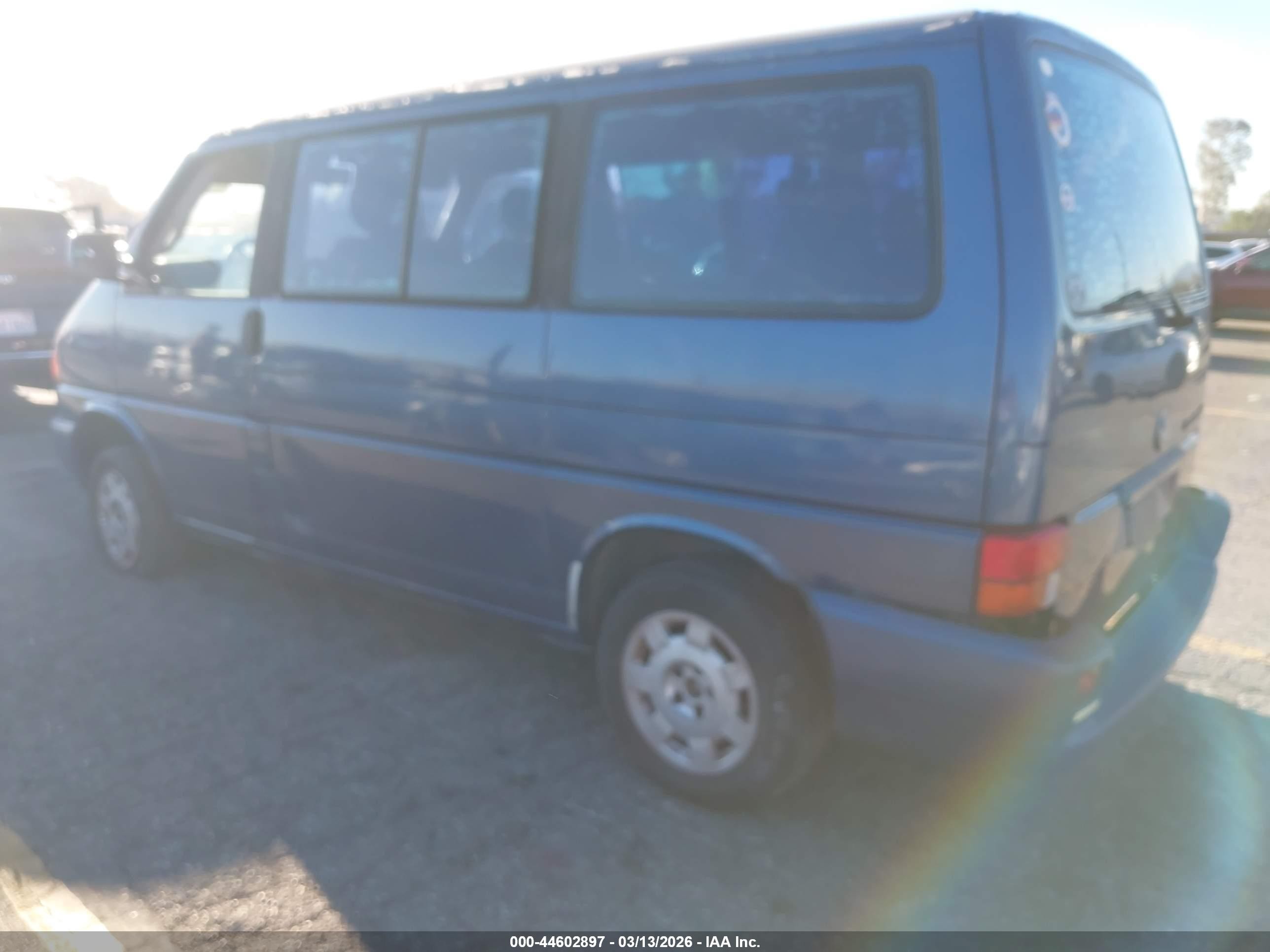 1999 Volkswagen Eurovan Mv Черный vin: WV2MH2703XH001216