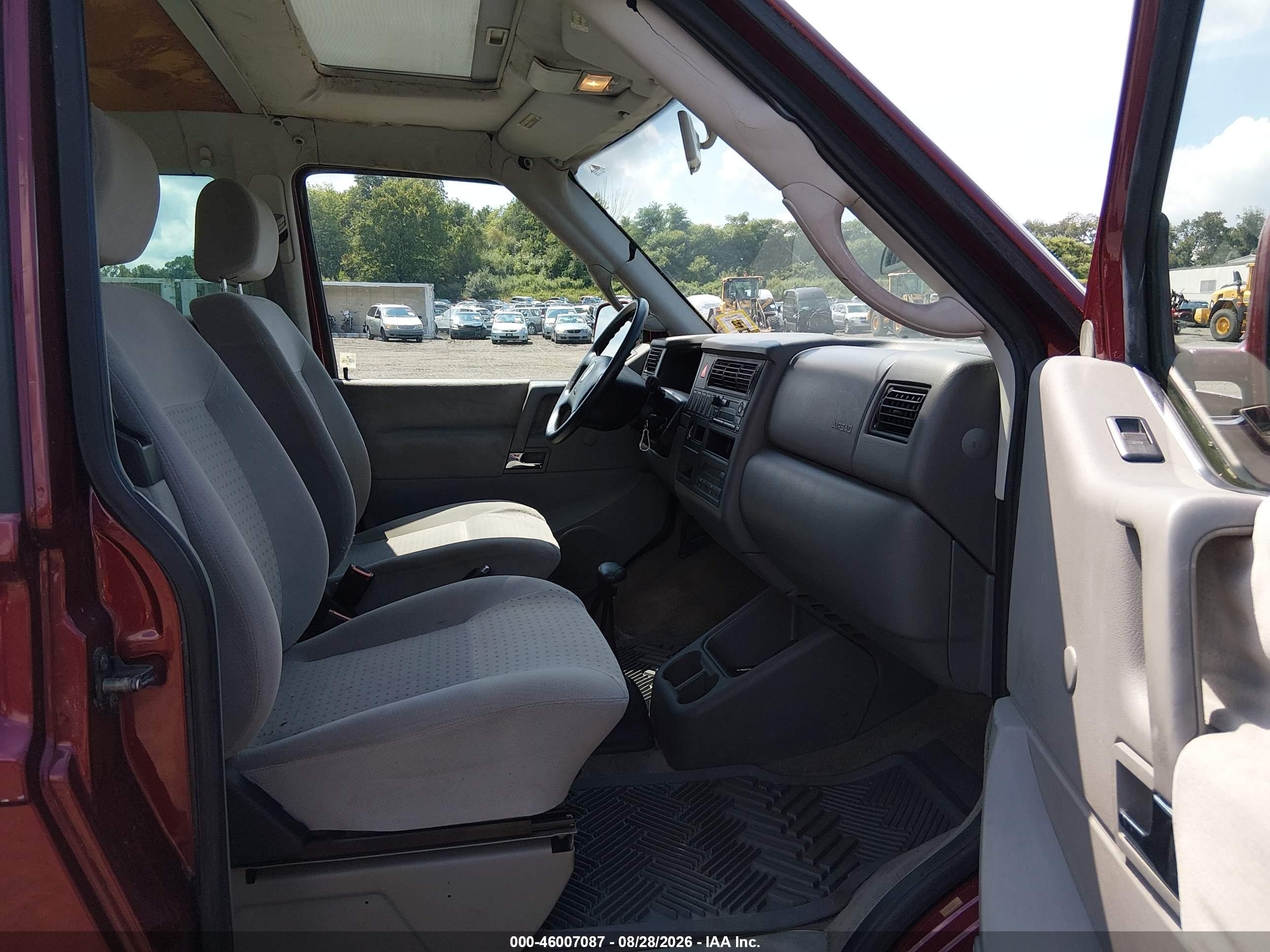2000 Volkswagen Eurovan Mv Red vin: WV2MH4708YH092898