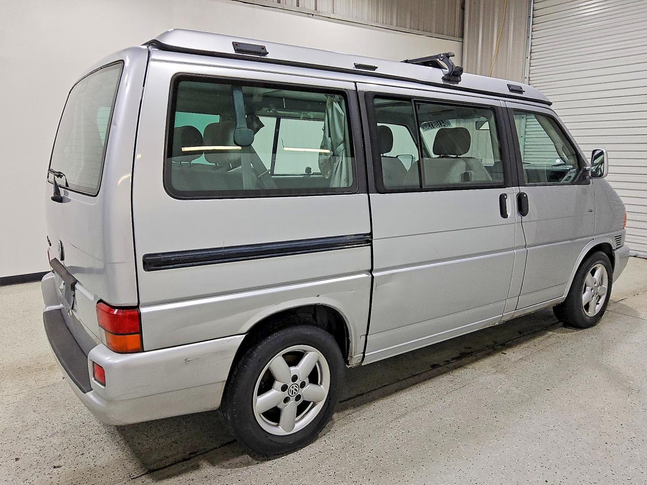 2002 Volkswagen Eurovan Mv Silver vin: WV2NB47012H017117