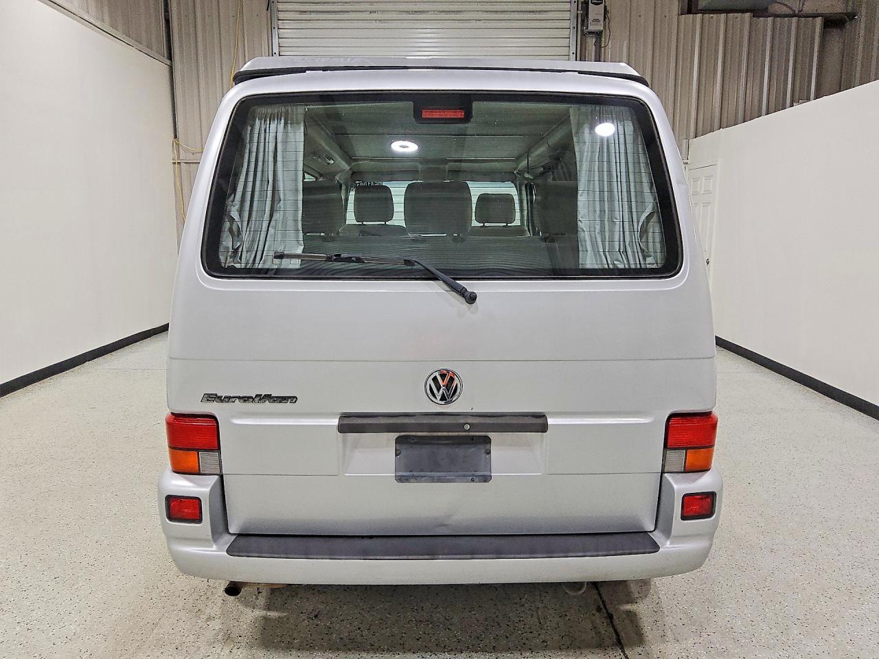 2002 Volkswagen Eurovan Mv Silver vin: WV2NB47012H017117