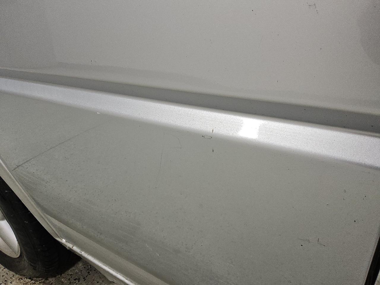 2002 Volkswagen Eurovan Mv Silver vin: WV2NB47012H017117 Damage: Left Front Door, Heavy Scratch, 1/2 To 1 Inch