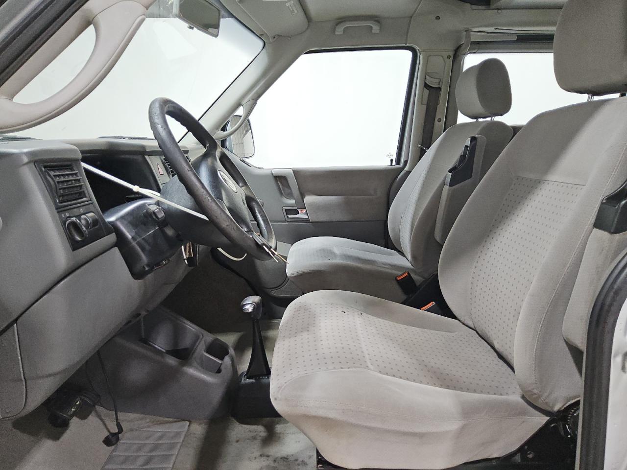 2002 Volkswagen Eurovan Mv Silver vin: WV2NB47012H017117 Damage: Left Front Seat Cushion, Torn, 1/2 To 1 Inch