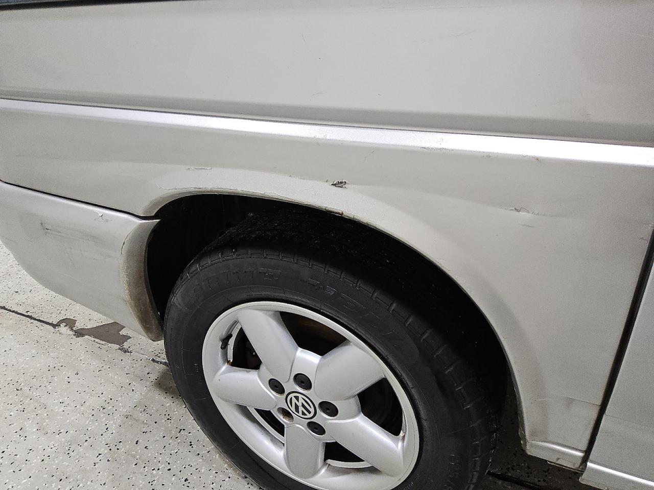 2002 Volkswagen Eurovan Mv Silver vin: WV2NB47012H017117 Damage: Right Side Panel, Dent(S) W/ Paint Dmg, > 12 Inches