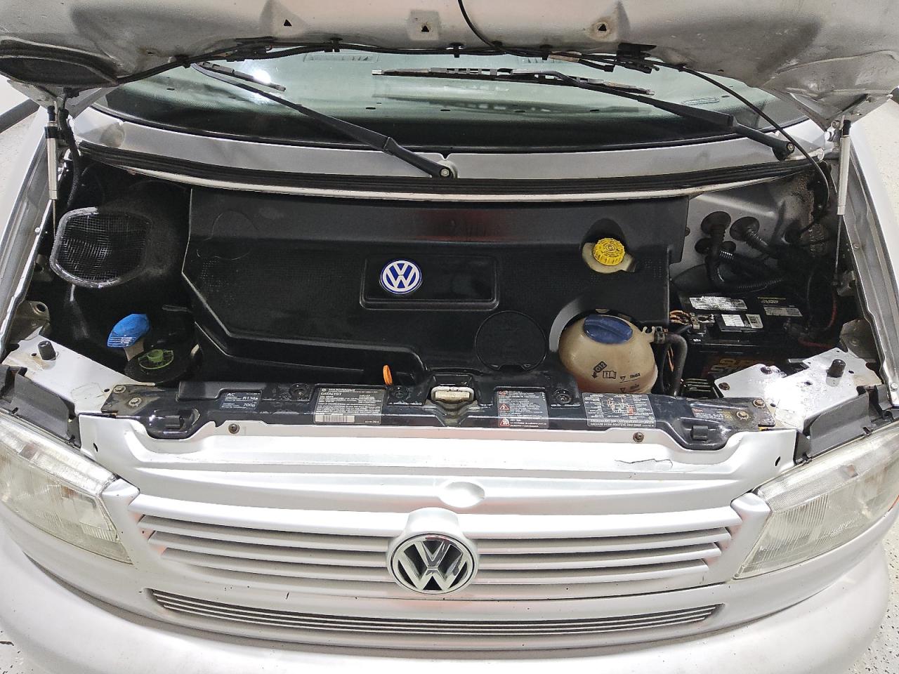 2002 Volkswagen Eurovan Mv Silver vin: WV2NB47012H017117 Damage: Spark Plugs, Broken, Replacement Required
