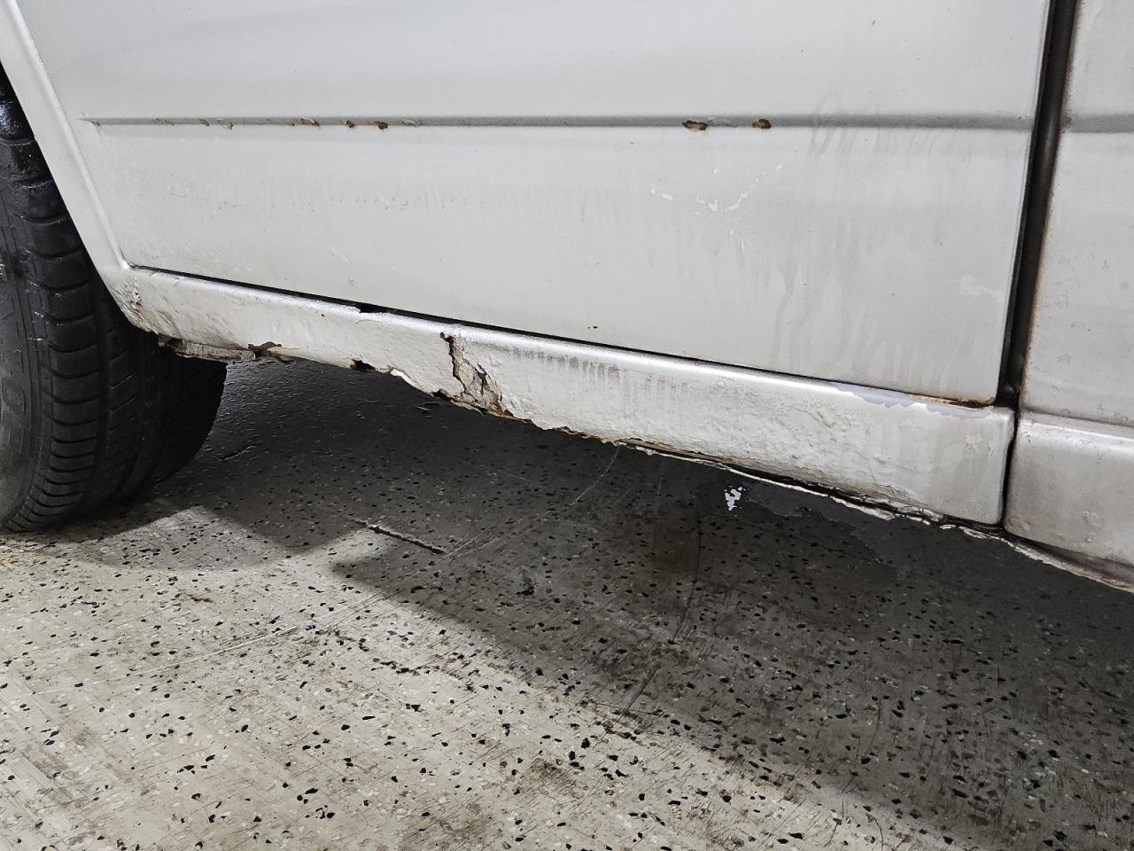 2002 Volkswagen Eurovan Mv Silver vin: WV2NB47012H017117 Damage: Left Rocker Panel, Rust, > 12 Inches