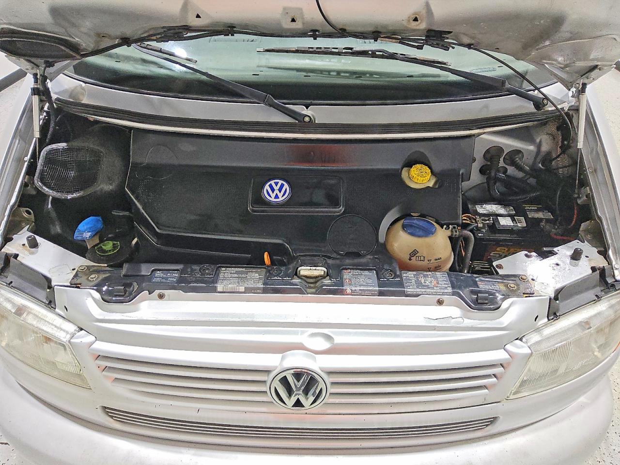 2002 Volkswagen Eurovan Mv Silver vin: WV2NB47012H017117