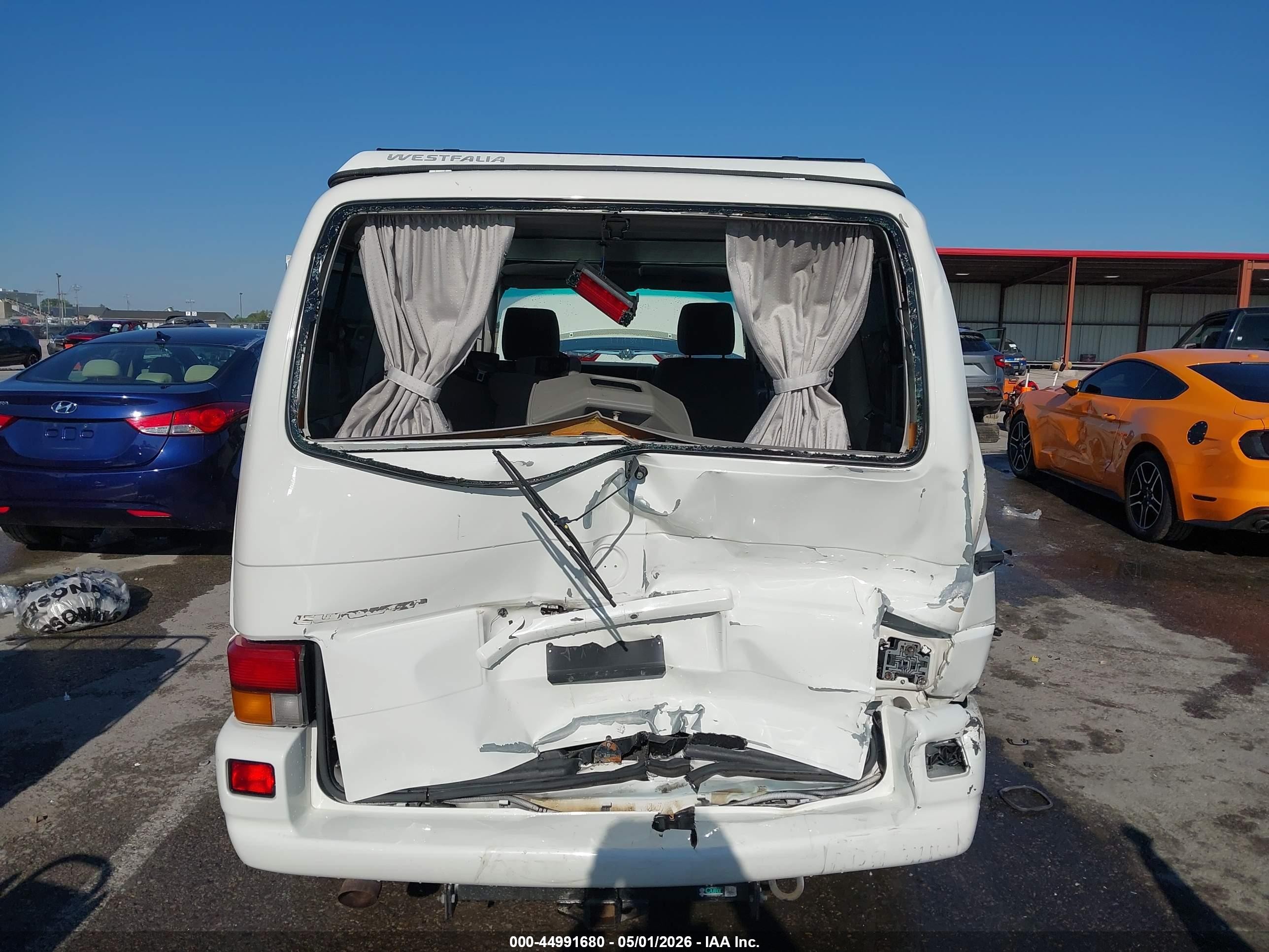 2002 Volkswagen Eurovan Mv White vin: WV2NB47022H084079