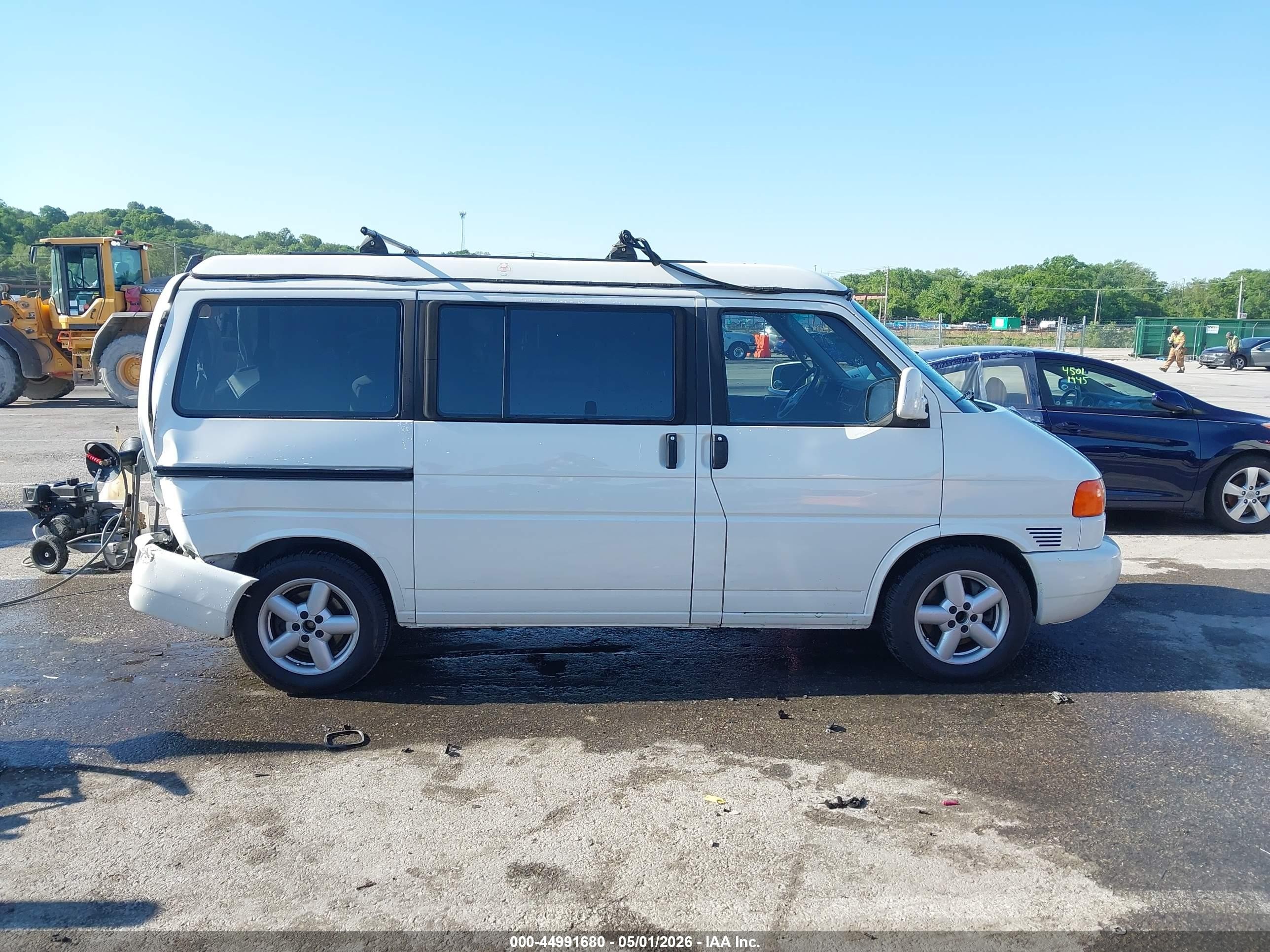 2002 Volkswagen Eurovan Mv White vin: WV2NB47022H084079