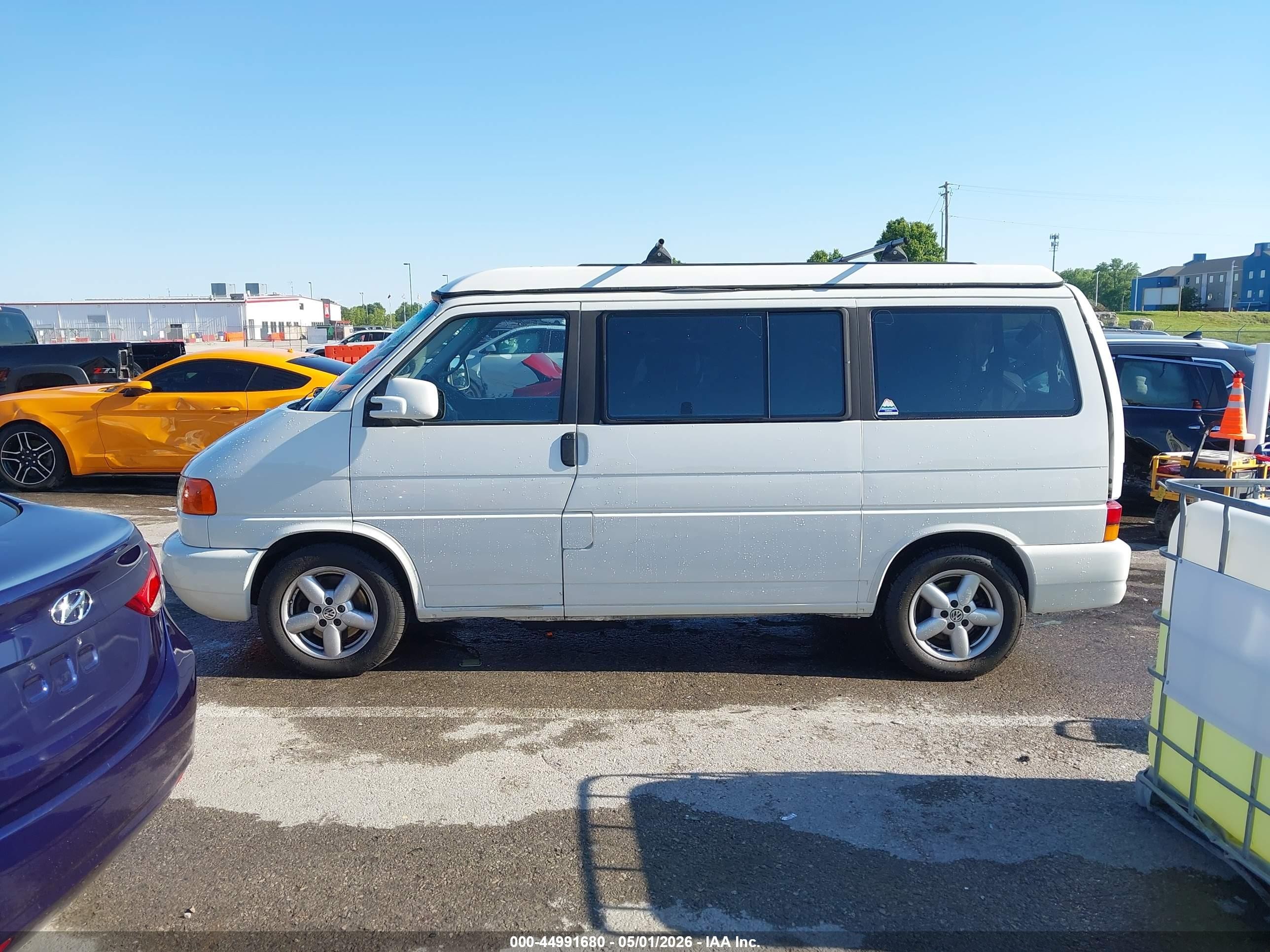 2002 Volkswagen Eurovan Mv White vin: WV2NB47022H084079