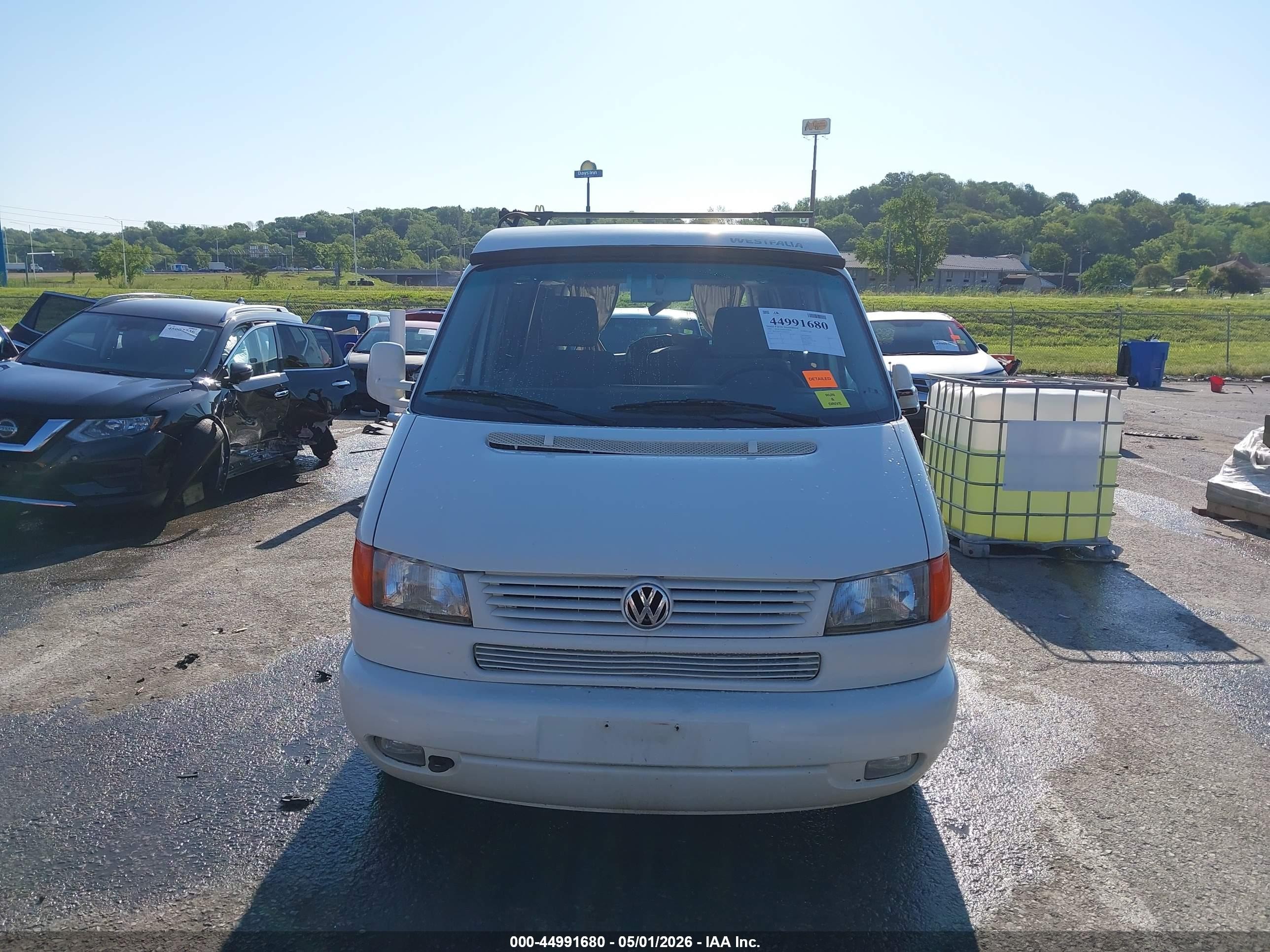 2002 Volkswagen Eurovan Mv White vin: WV2NB47022H084079