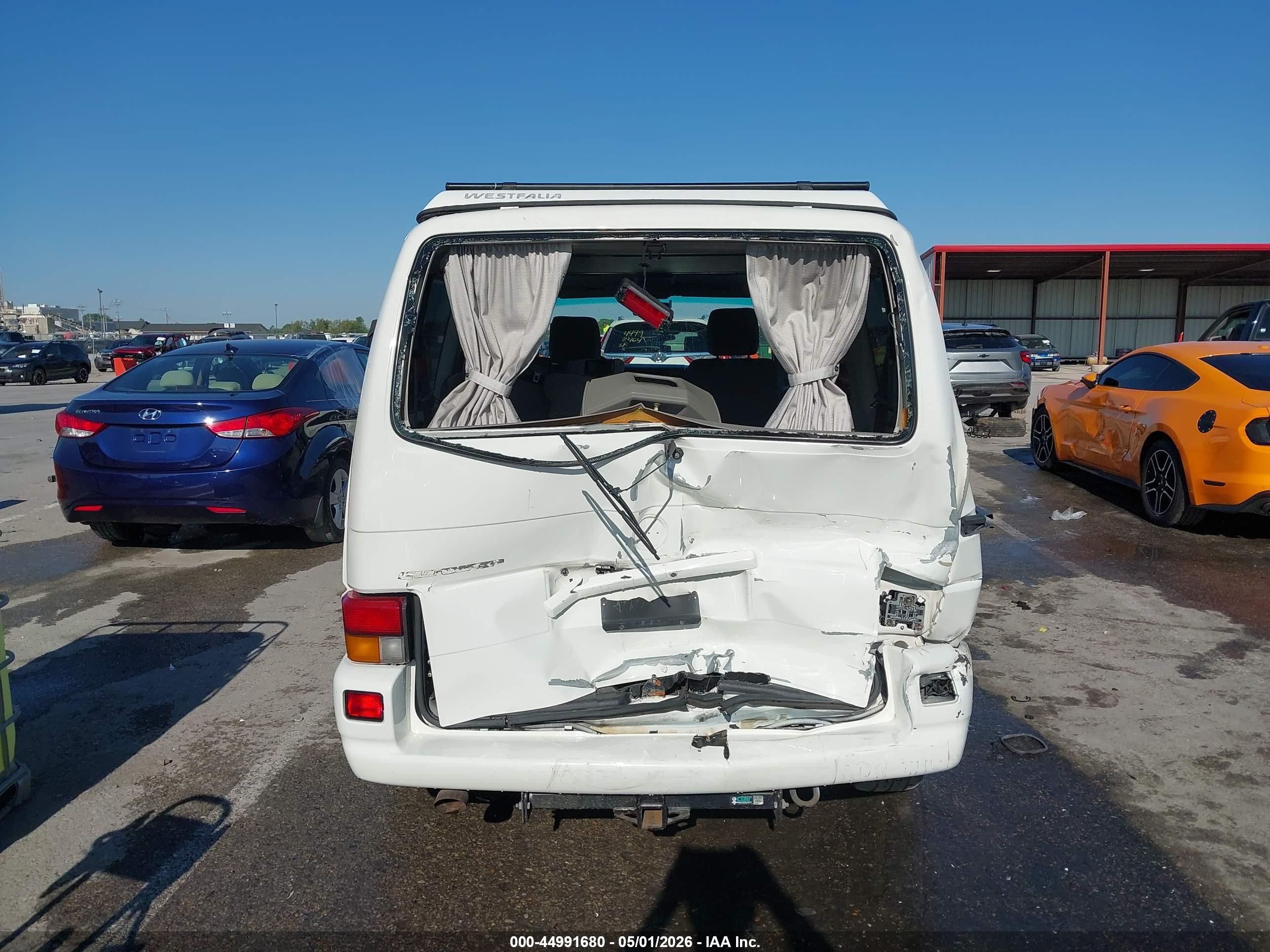 2002 Volkswagen Eurovan Mv White vin: WV2NB47022H084079