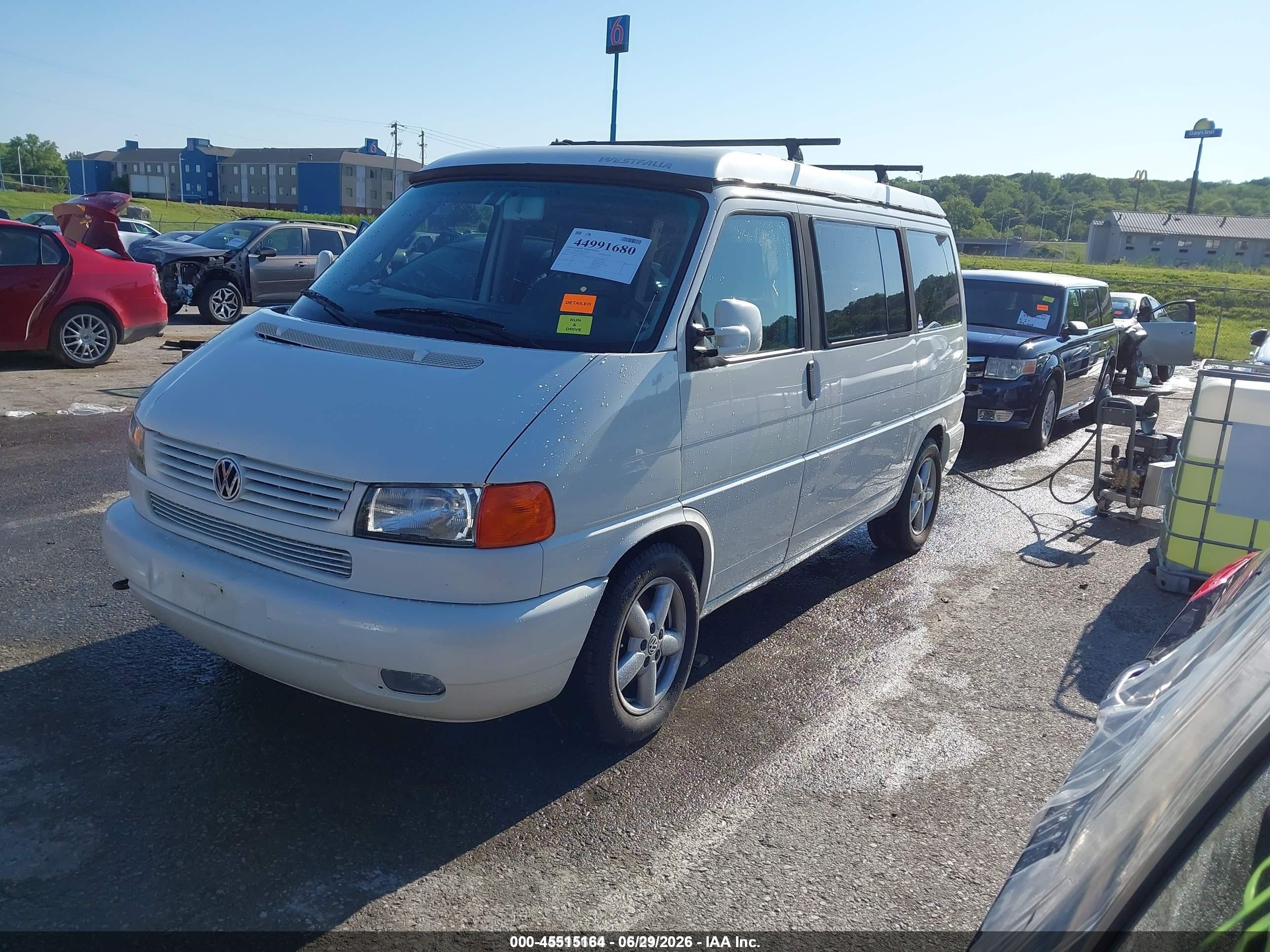 2002 Volkswagen Eurovan Mv Белый vin: WV2NB47022H084079