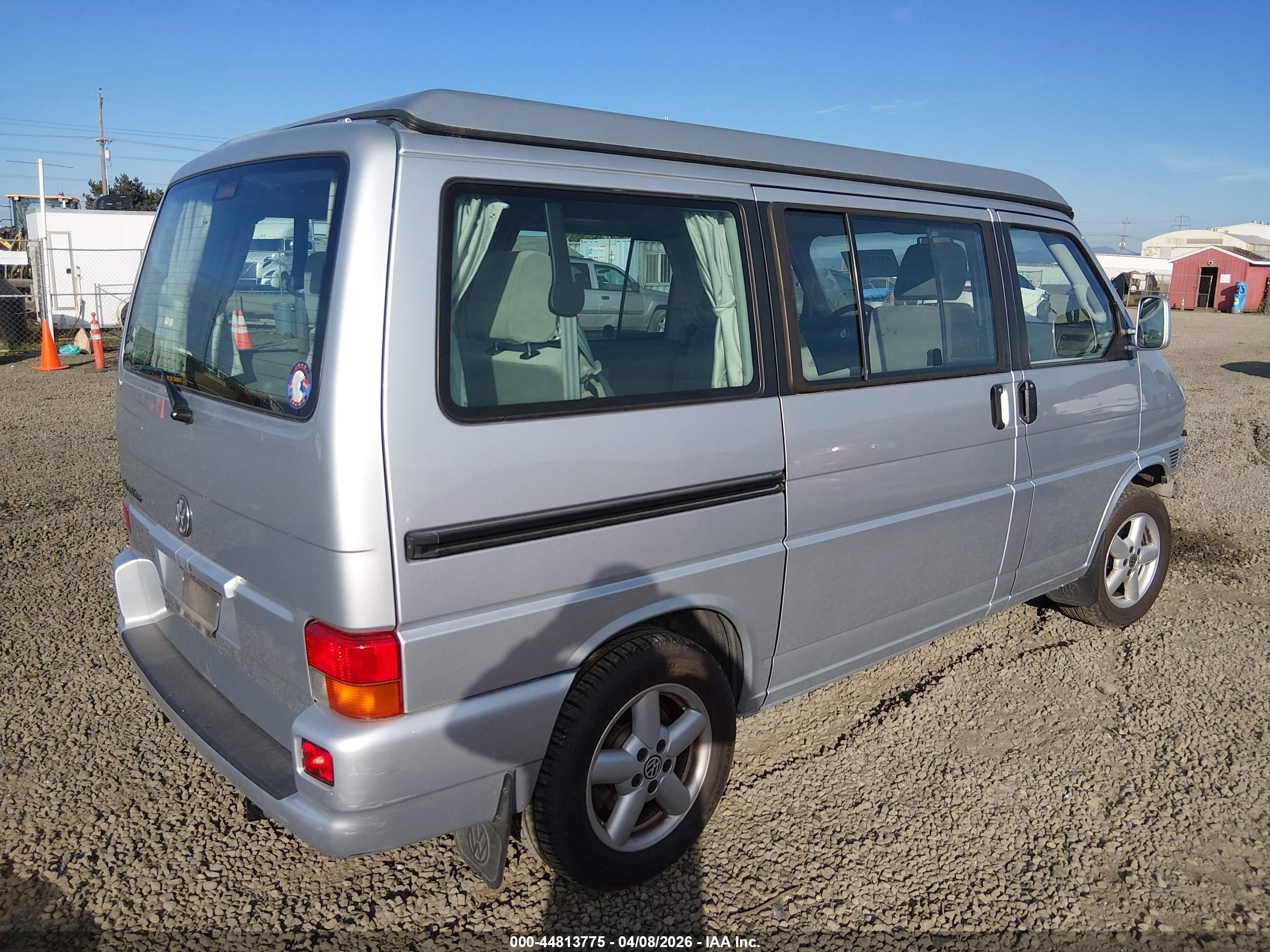 2002 Volkswagen Eurovan Mv Silver vin: WV2NB47032H022951