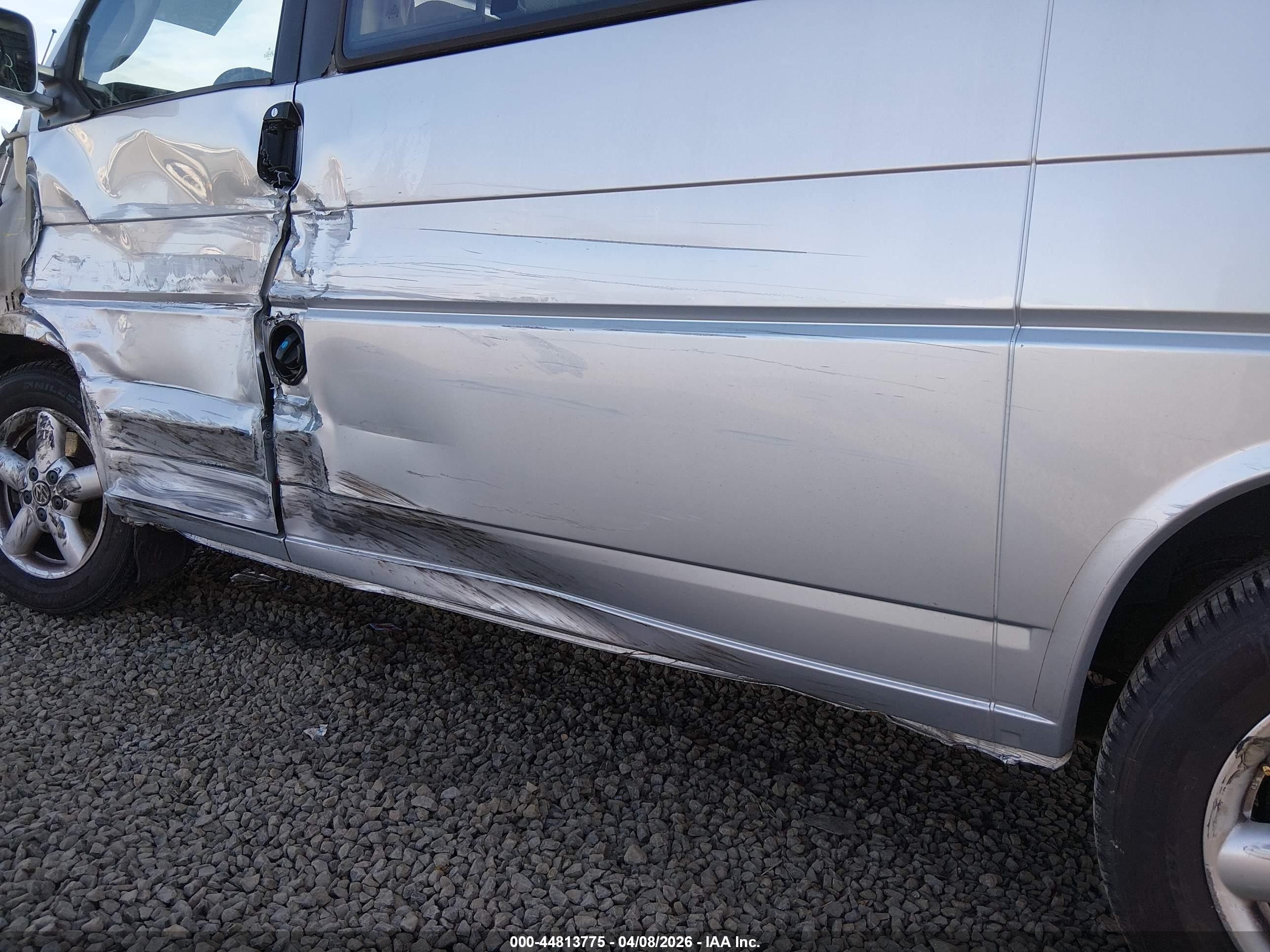 2002 Volkswagen Eurovan Mv Silver vin: WV2NB47032H022951