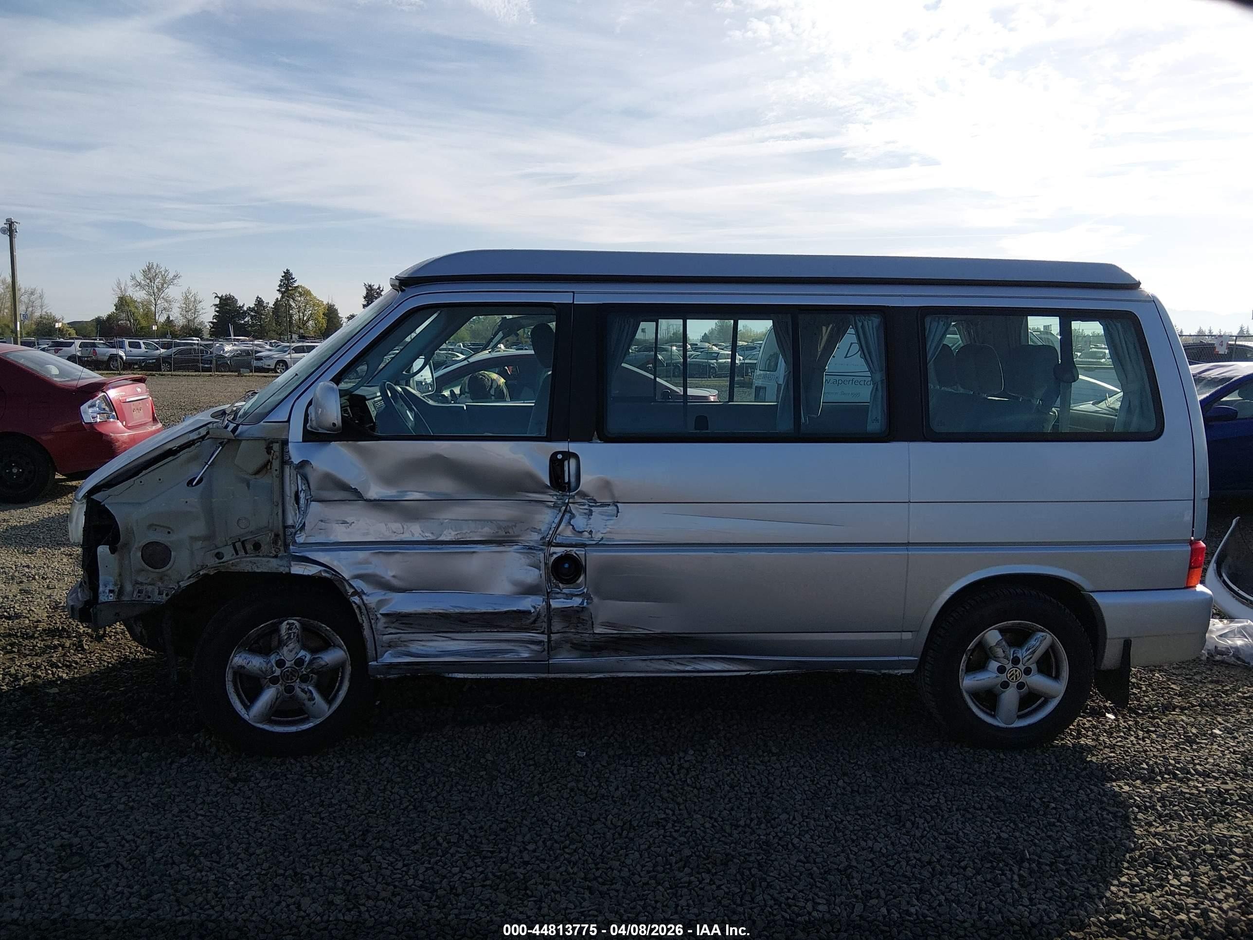 2002 Volkswagen Eurovan Mv Silver vin: WV2NB47032H022951