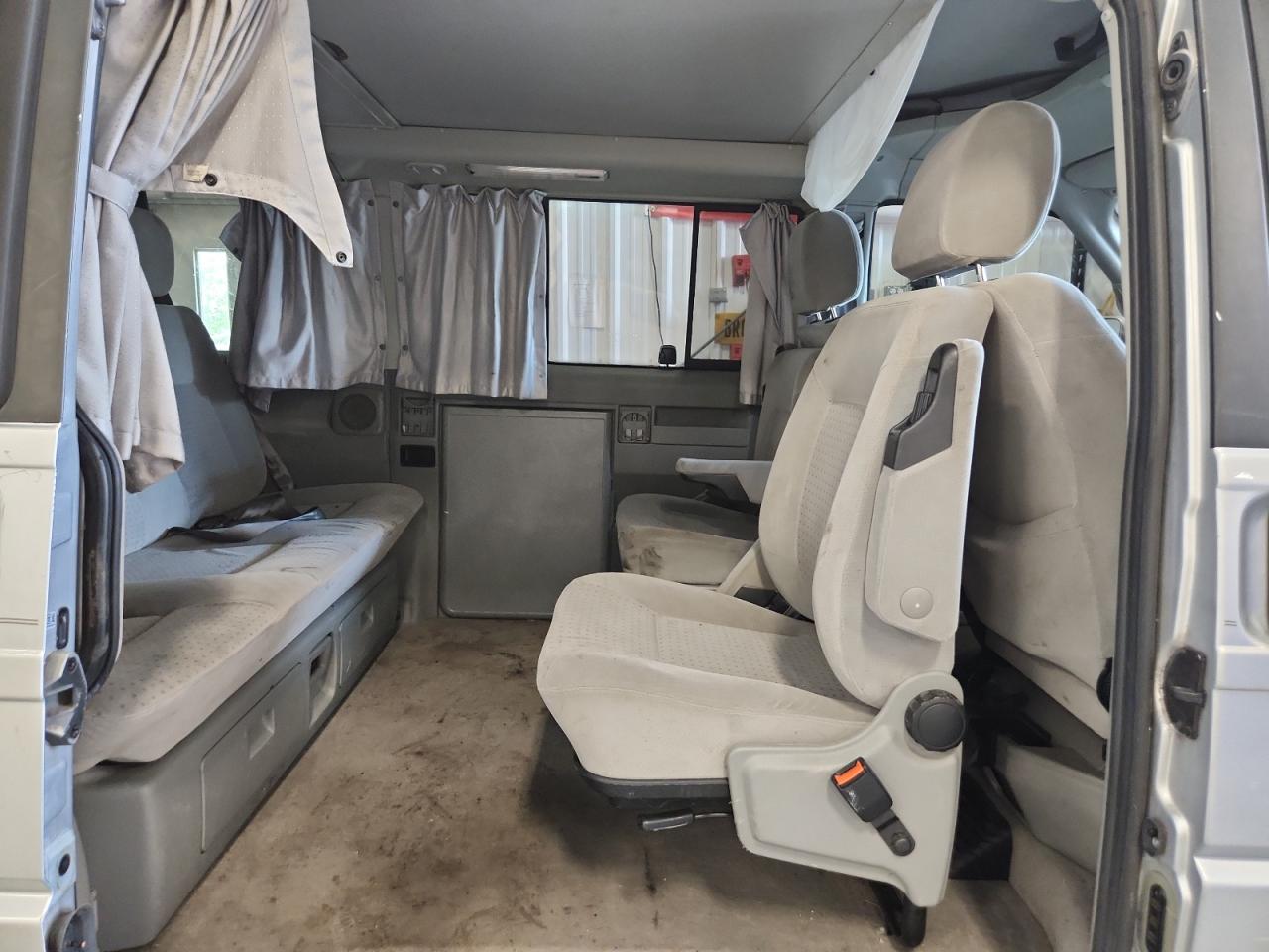 2002 Volkswagen Eurovan Mv Silver vin: WV2NB47042H045932