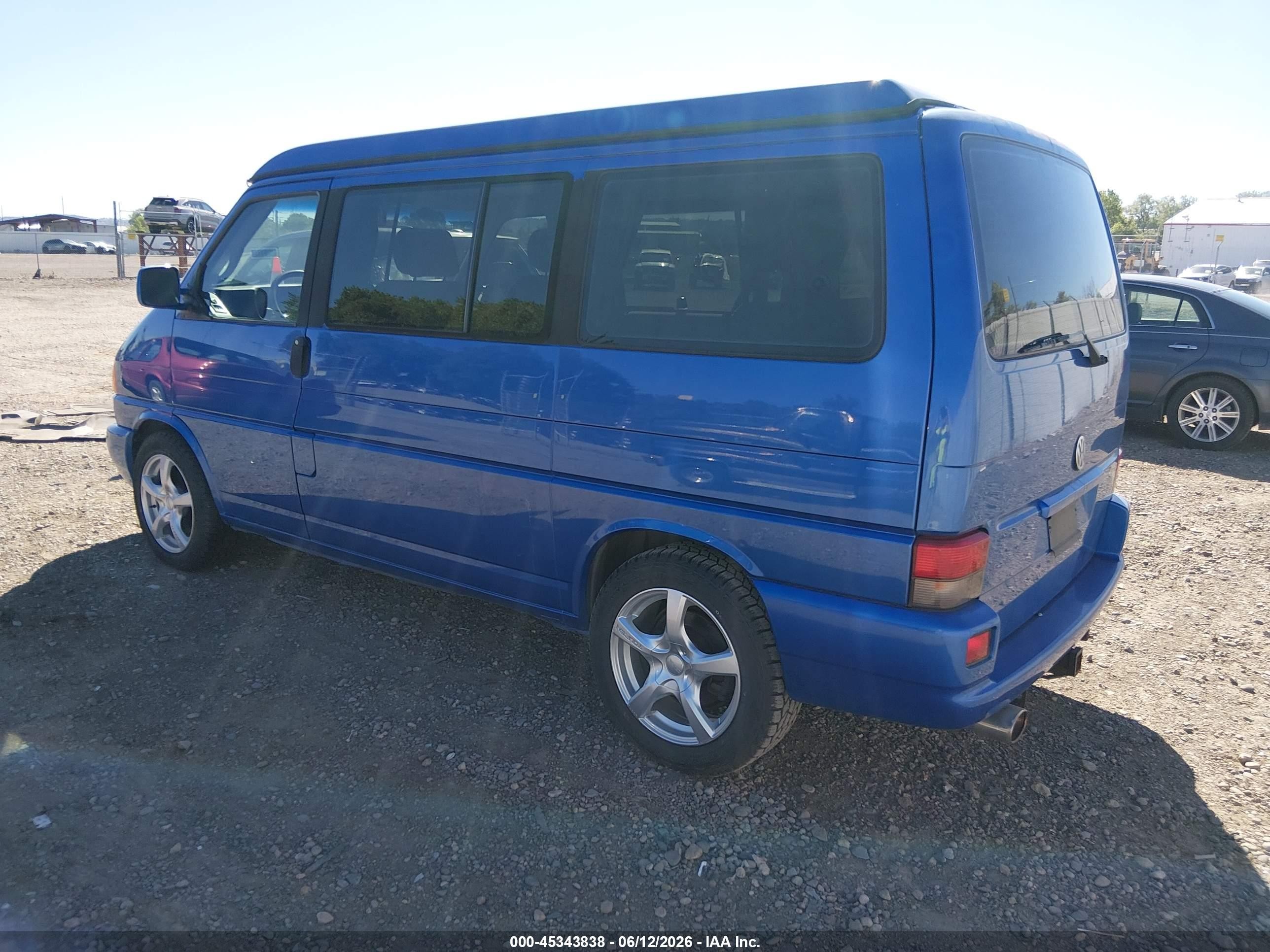2001 Volkswagen Eurovan Mv Blue vin: WV2NB47051H123293
