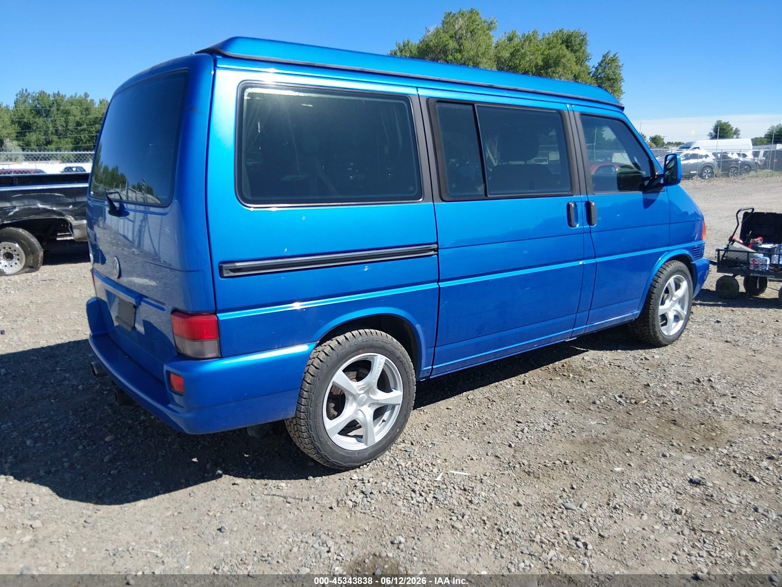2001 Volkswagen Eurovan Mv Blue vin: WV2NB47051H123293