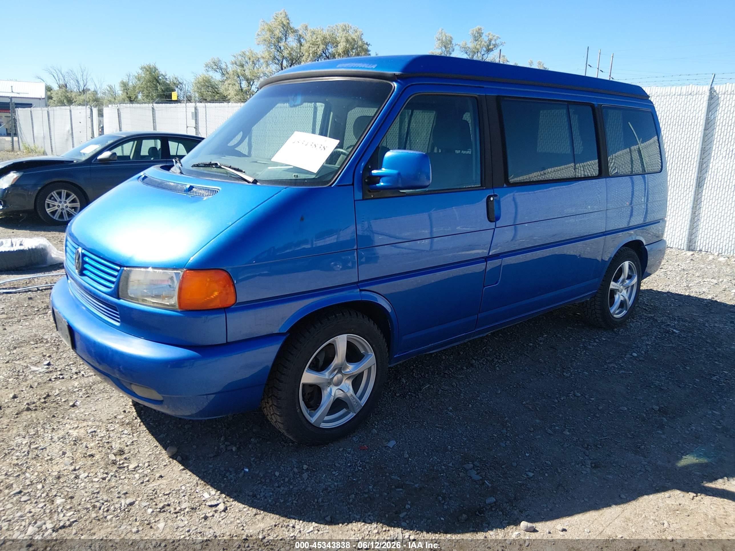 2001 Volkswagen Eurovan Mv Blue vin: WV2NB47051H123293