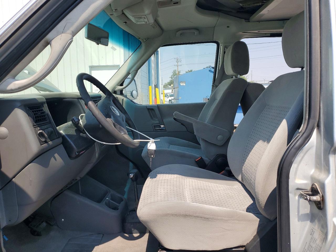 2003 Volkswagen Eurovan Mv Silver vin: WV2NB47083H000736