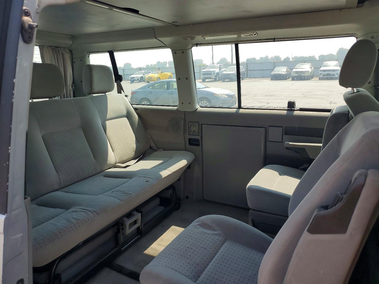 2003 Volkswagen Eurovan Mv Silver vin: WV2NB47083H000736