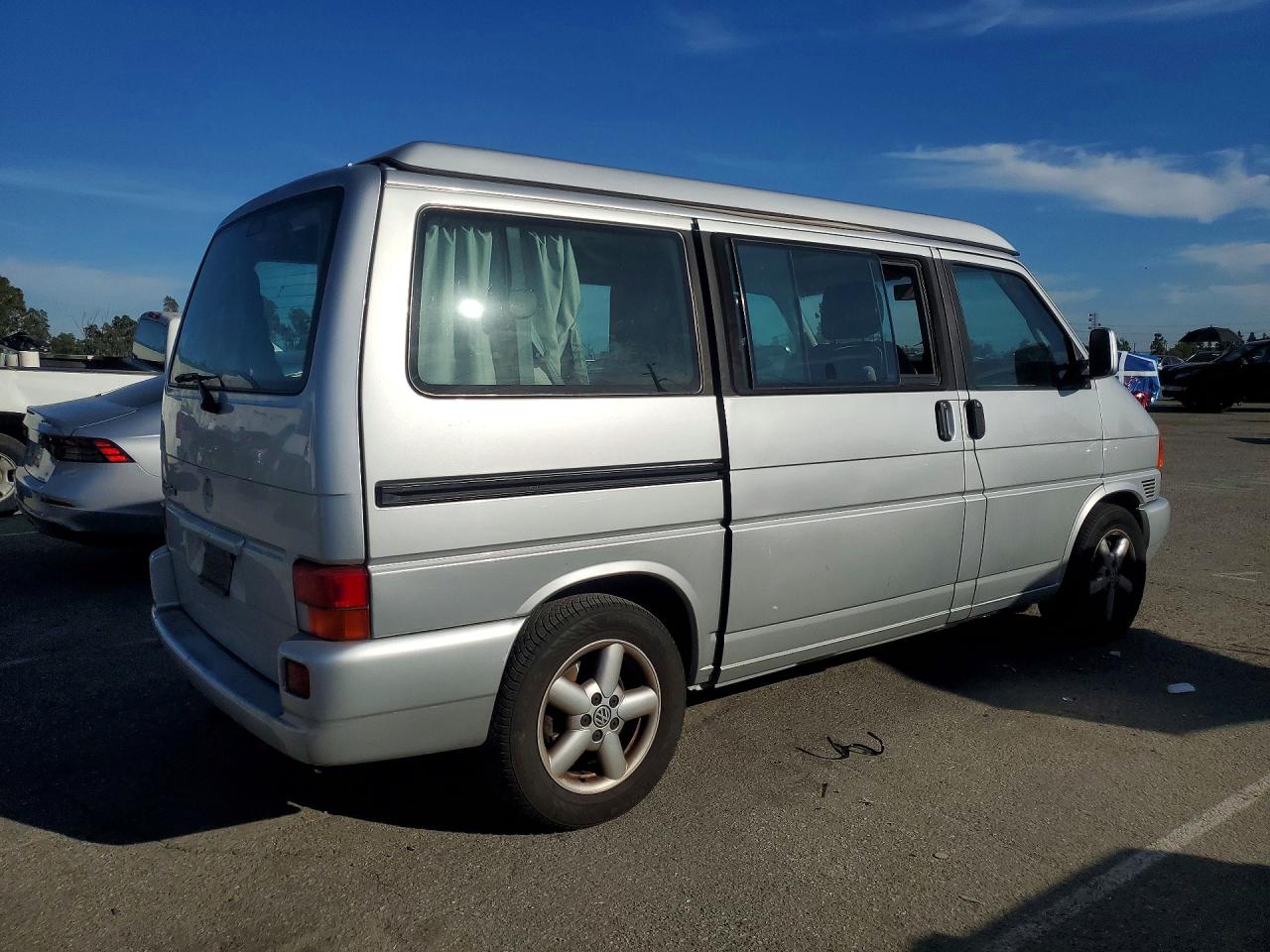 2002 Volkswagen Eurovan Mv Silver vin: WV2NB47092H003921