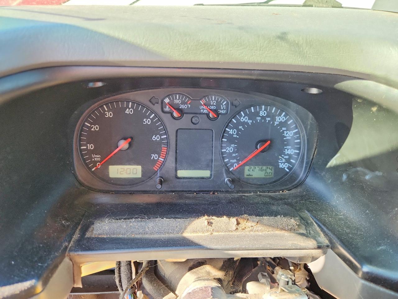 2002 Volkswagen Eurovan Mv Красный vin: WV2NB470X2H057325