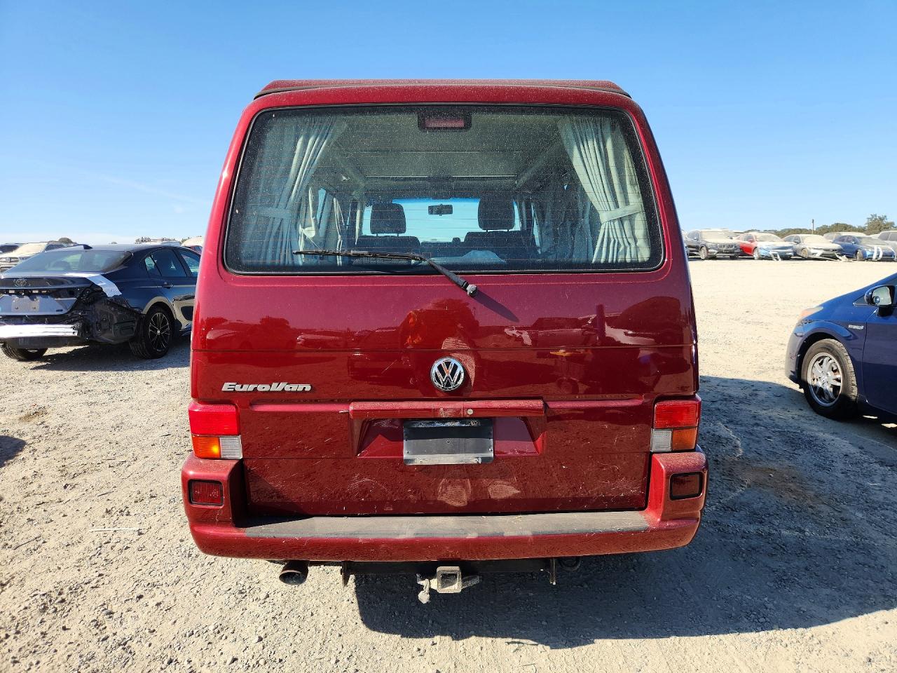 2002 Volkswagen Eurovan Mv Красный vin: WV2NB470X2H057325