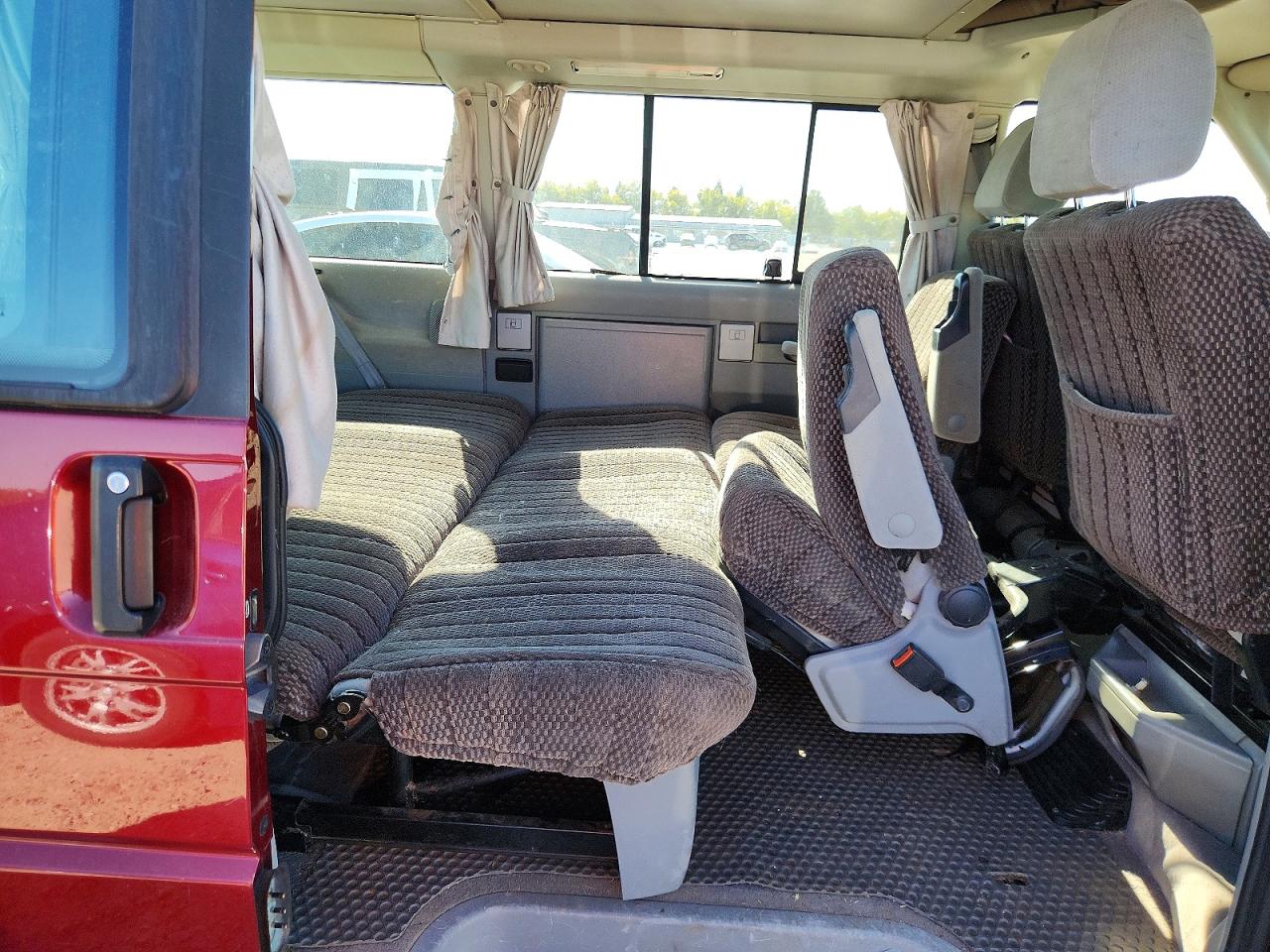 2002 Volkswagen Eurovan Mv Красный vin: WV2NB470X2H057325