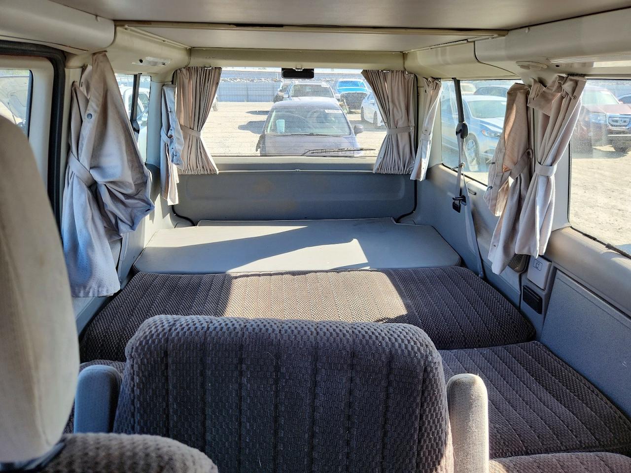 2002 Volkswagen Eurovan Mv Красный vin: WV2NB470X2H057325