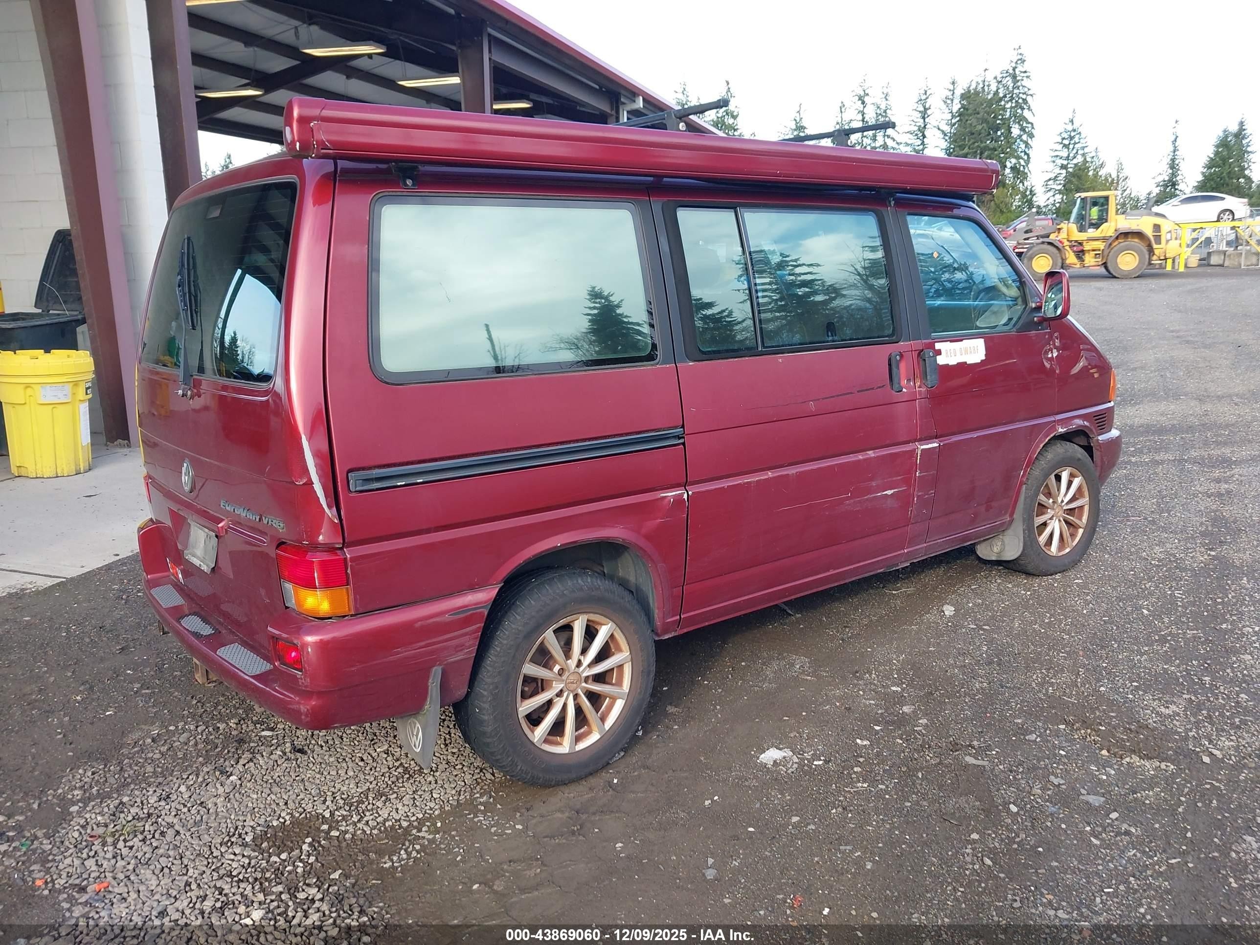 1999 Volkswagen Eurovan Mv Red vin: WV2NH2705XH125685