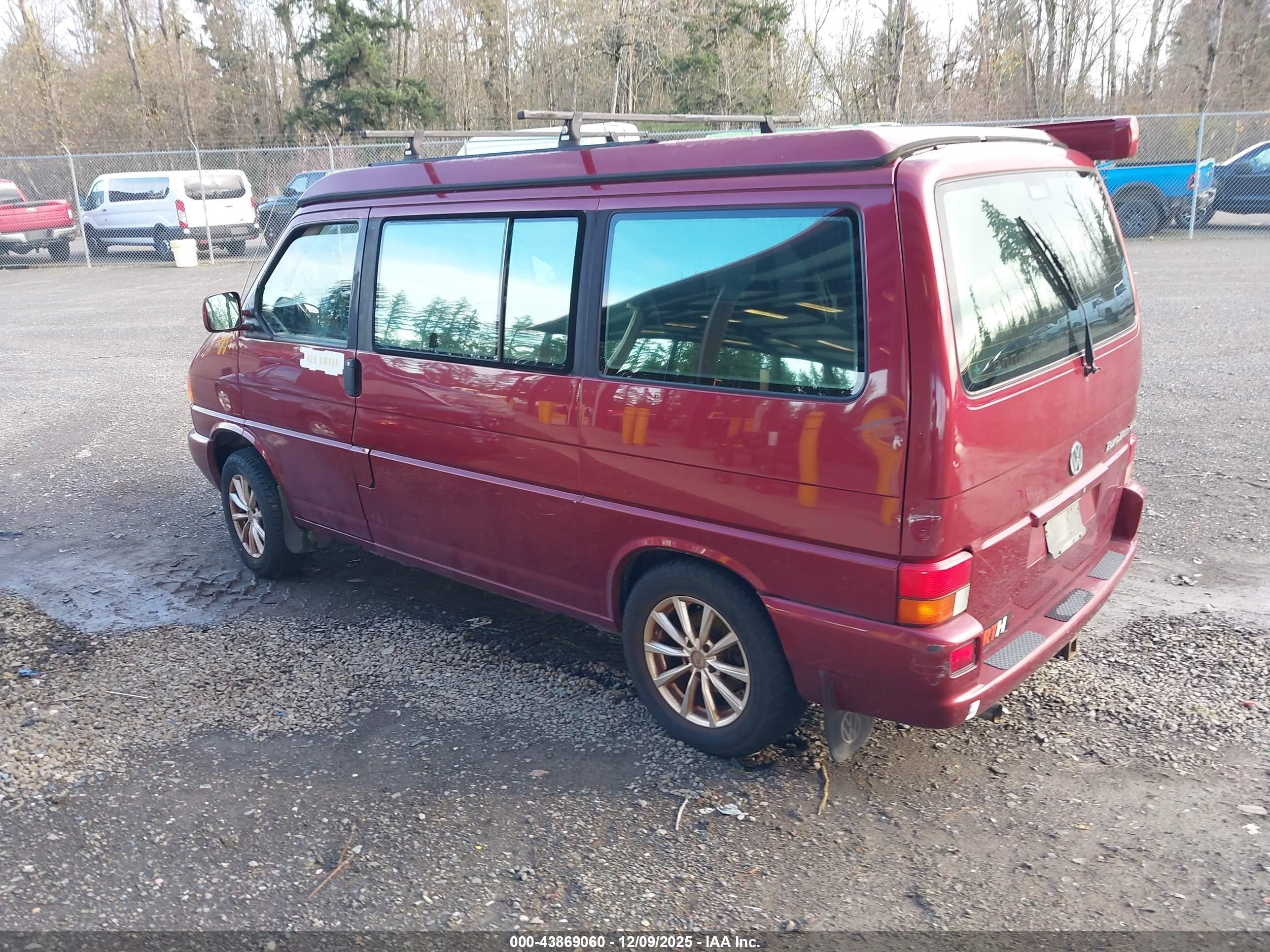 1999 Volkswagen Eurovan Mv Red vin: WV2NH2705XH125685